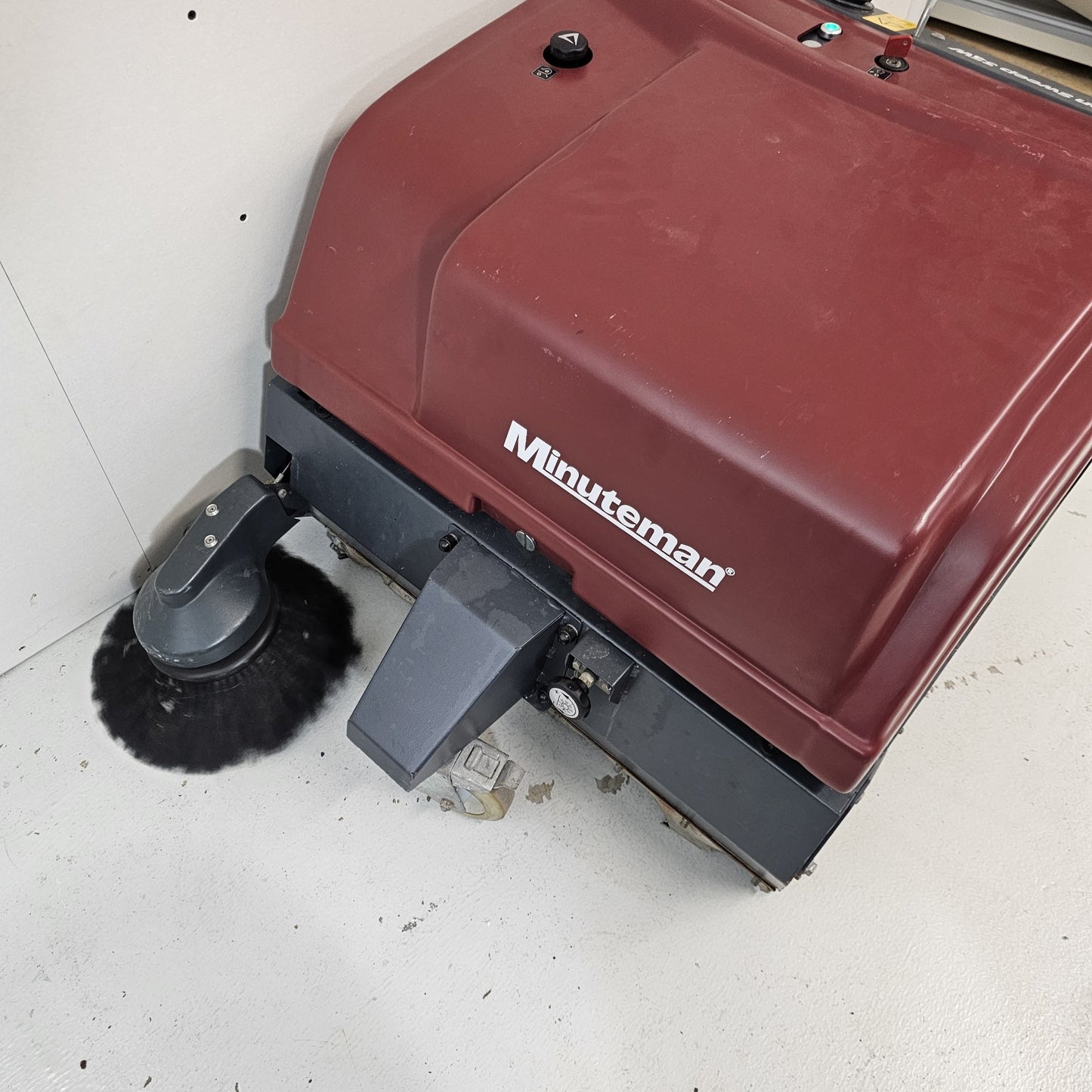 Minuteman Kleen Sweep KS 35W Battery Commercial Walk Behind Floor Sweeper Hall
