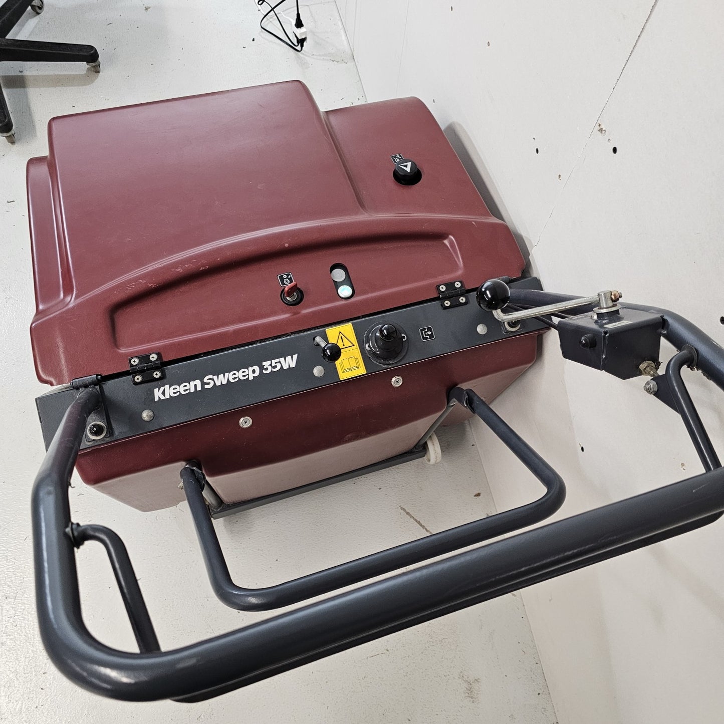 Minuteman Kleen Sweep KS 35W Battery Commercial Walk Behind Floor Sweeper Hall