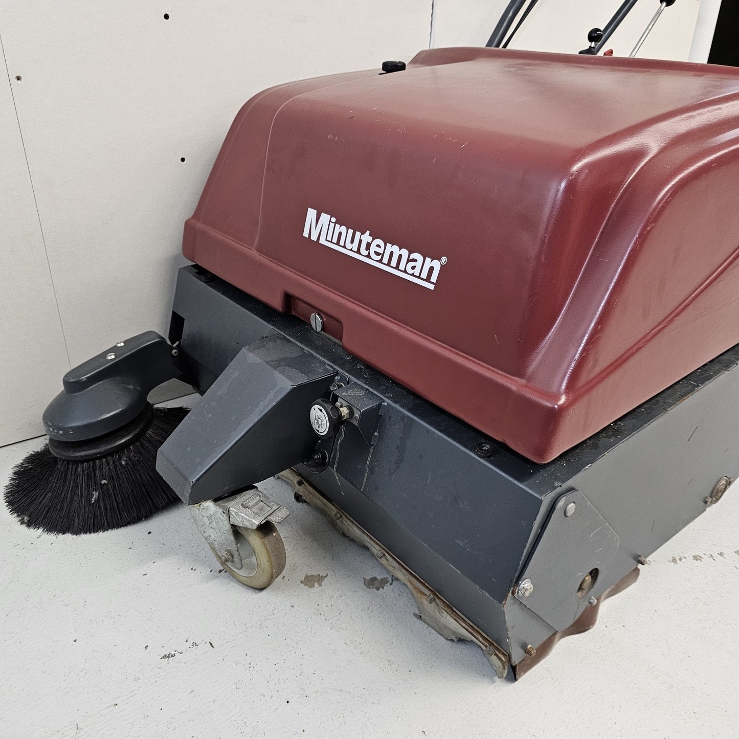 Minuteman Kleen Sweep KS 35W Battery Commercial Walk Behind Floor Sweeper Hall