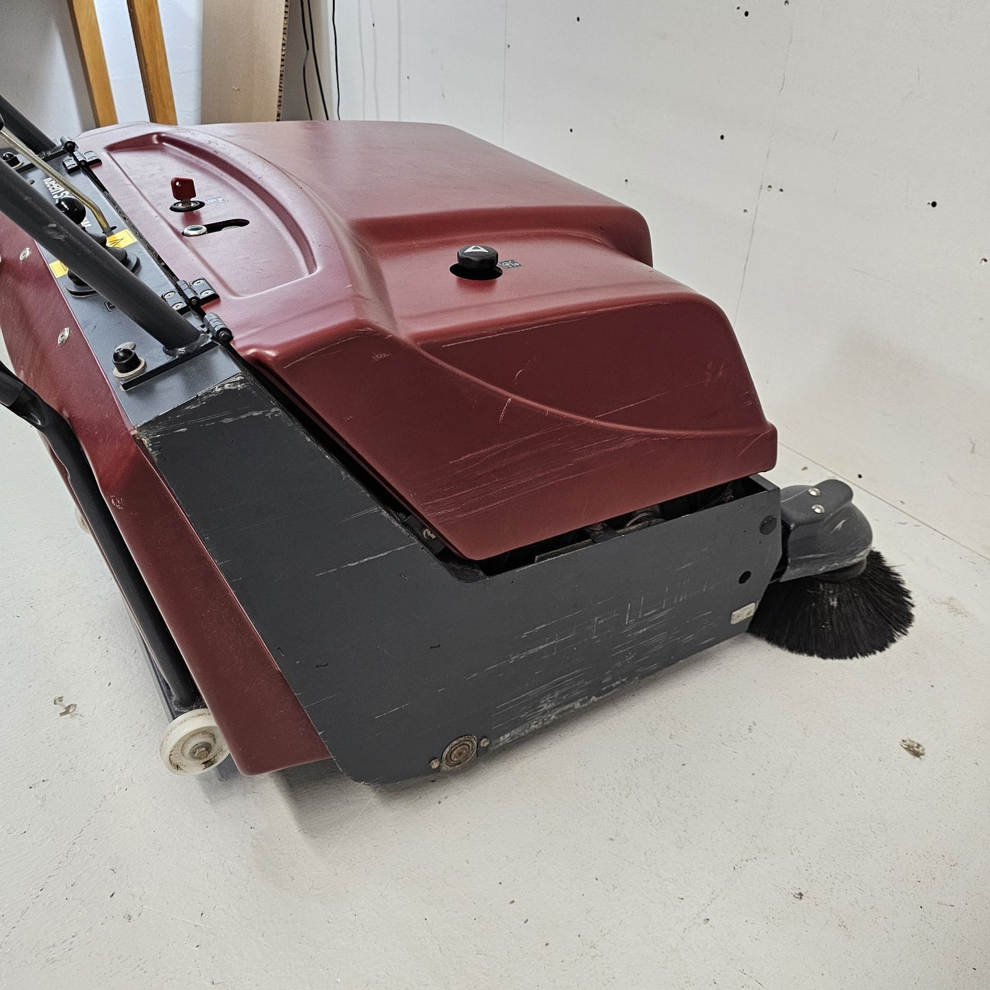 Minuteman Kleen Sweep KS 35W Battery Commercial Walk Behind Floor Sweeper Hall