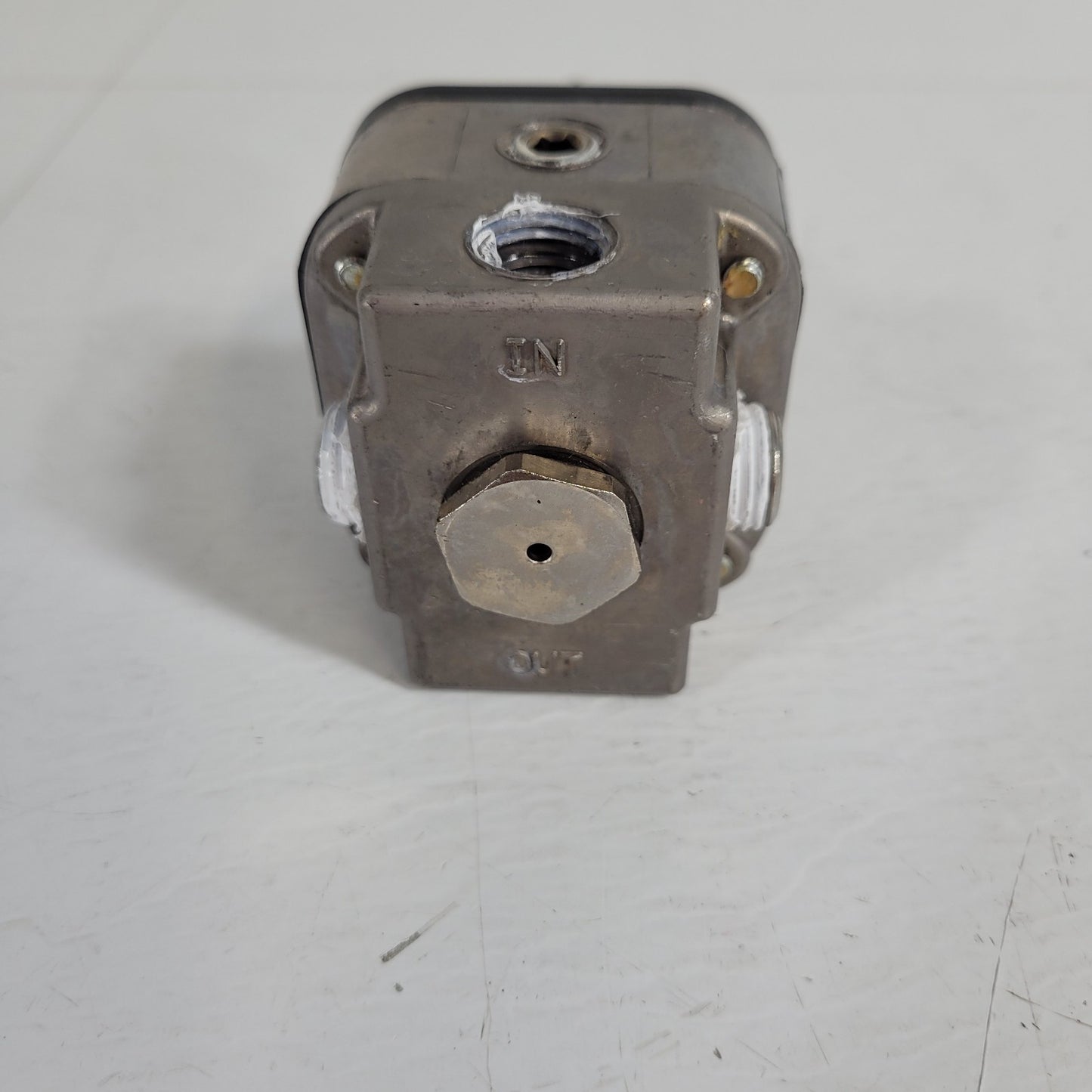Beckman Coulter GCC-4286 Air Pressure Regulator 150psi Inlet Max 18psi Outlet
