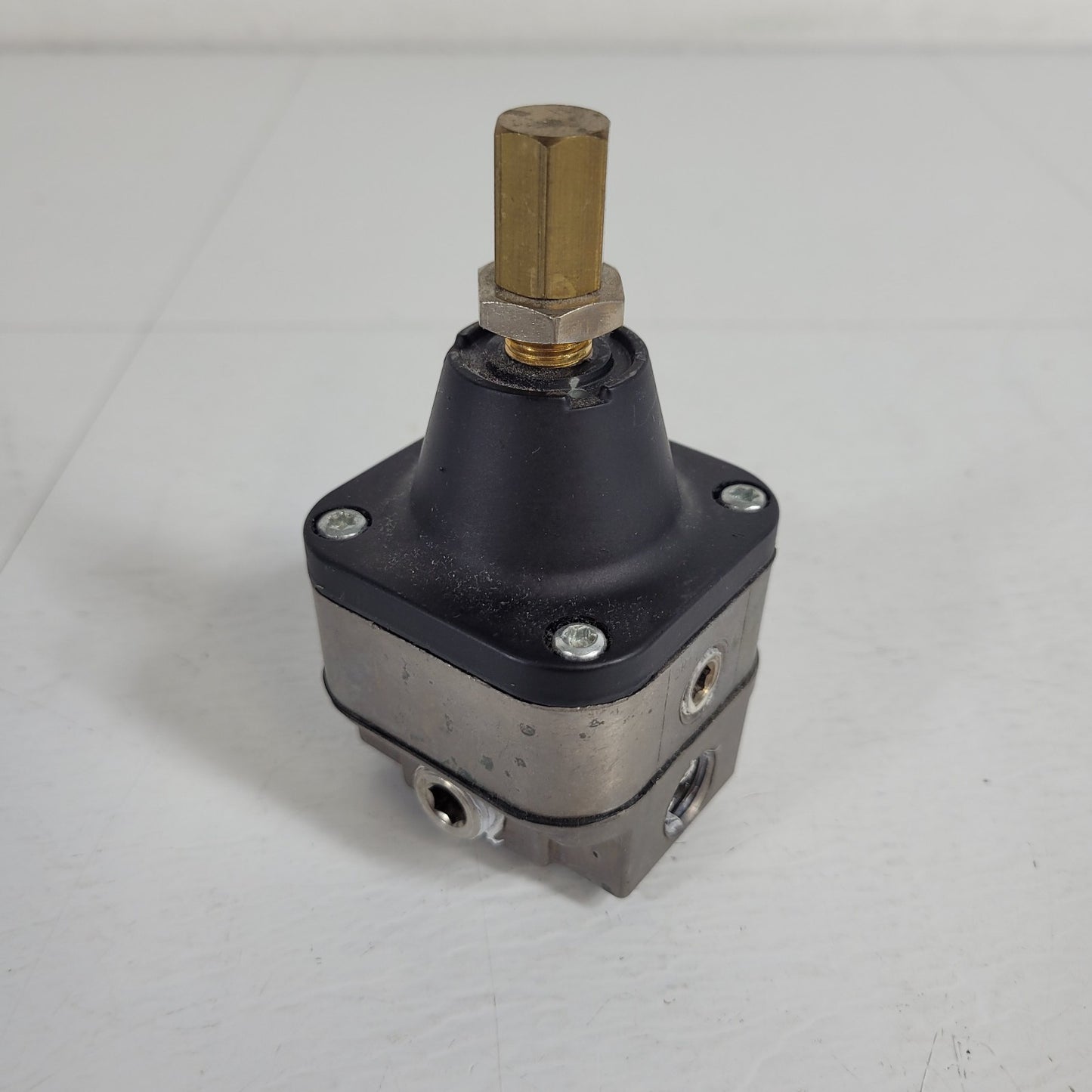 Beckman Coulter GCC-4286 Air Pressure Regulator 150psi Inlet Max 18psi Outlet