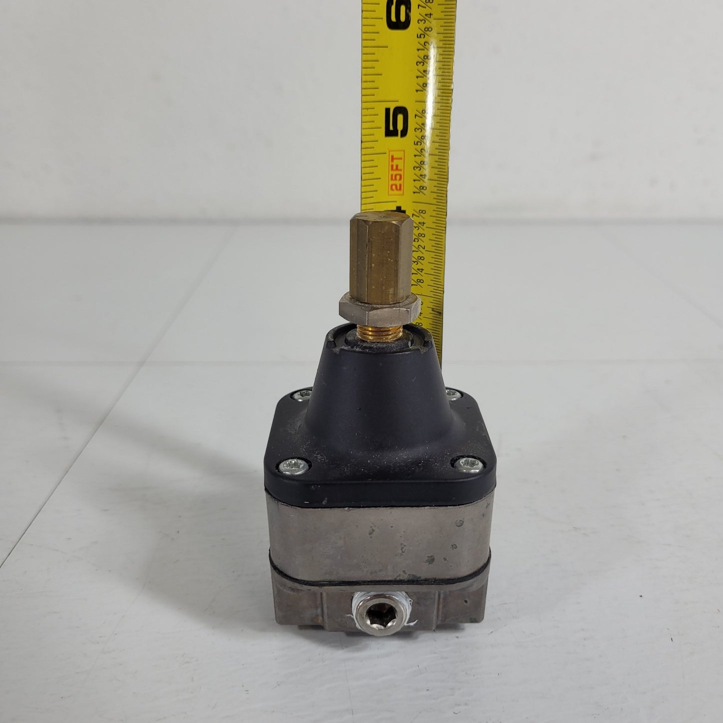 Beckman Coulter GCC-4286 Air Pressure Regulator 150psi Inlet Max 18psi Outlet