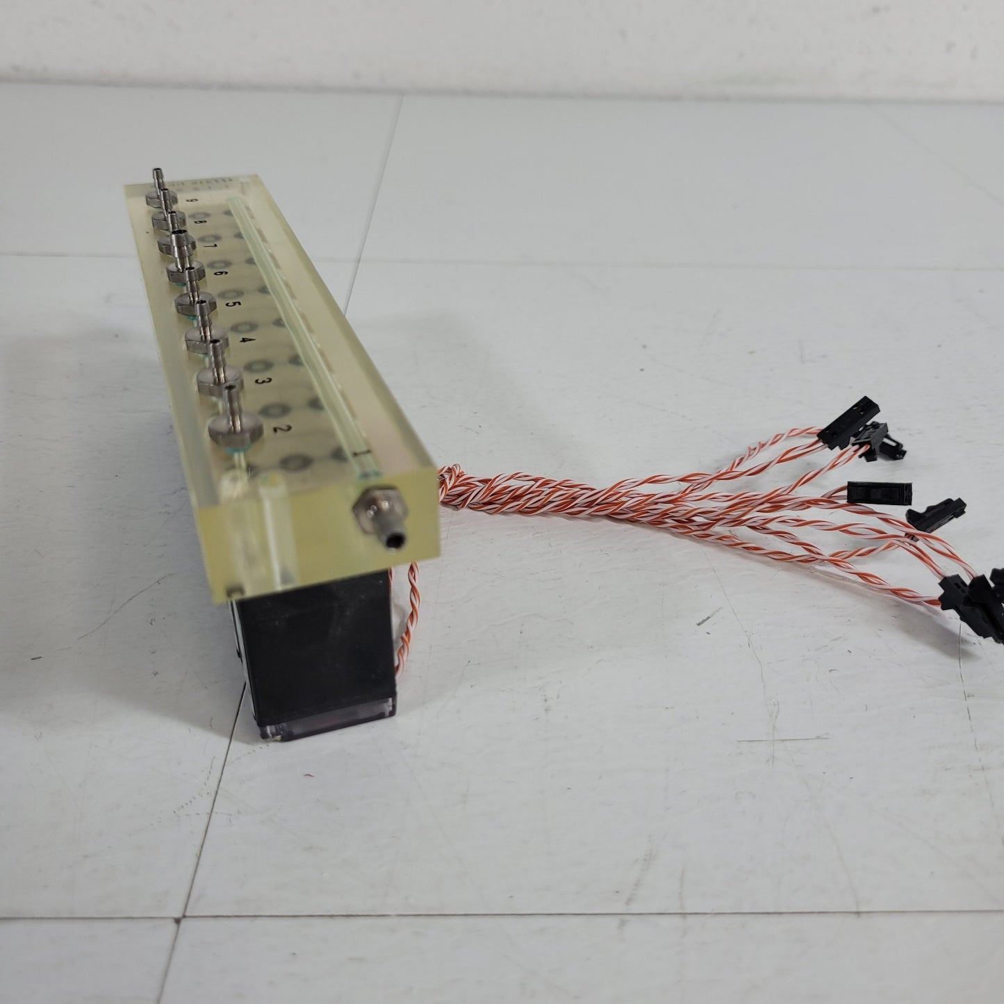 Burkert 625066 UC8MM 8 Station NC Solenoid Valve Manifold 24VDC 3W Burk 178129