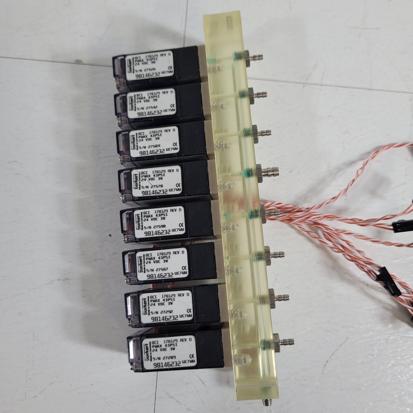 Burkert 625066 UC8MM 8 Station NC Solenoid Valve Manifold 24VDC 3W Burk 178129