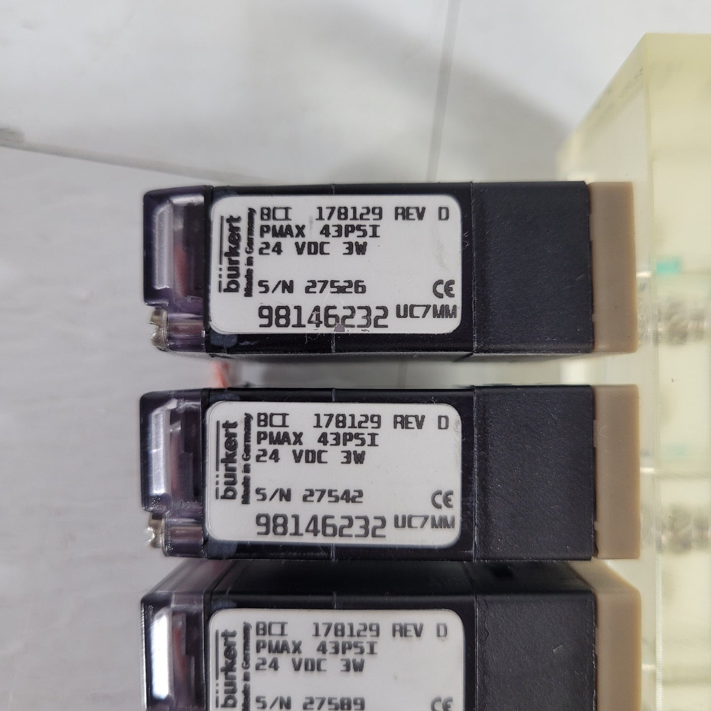 Burkert 625066 UC8MM 8 Station NC Solenoid Valve Manifold 24VDC 3W Burk 178129