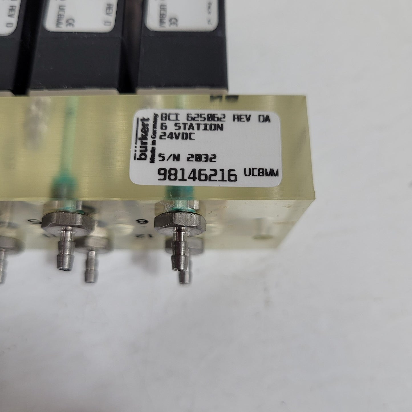 Burkert 625062 UC8MM 6 Station NC Solenoid Valve Manifold 24VDC 3W 43psi 178128