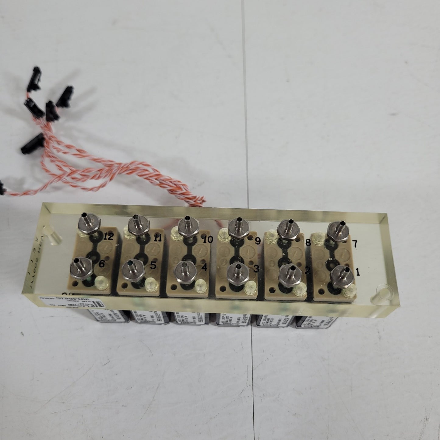 Burkert 625062 UC8MM 6 Station NC Solenoid Valve Manifold 24VDC 3W 43psi 178128