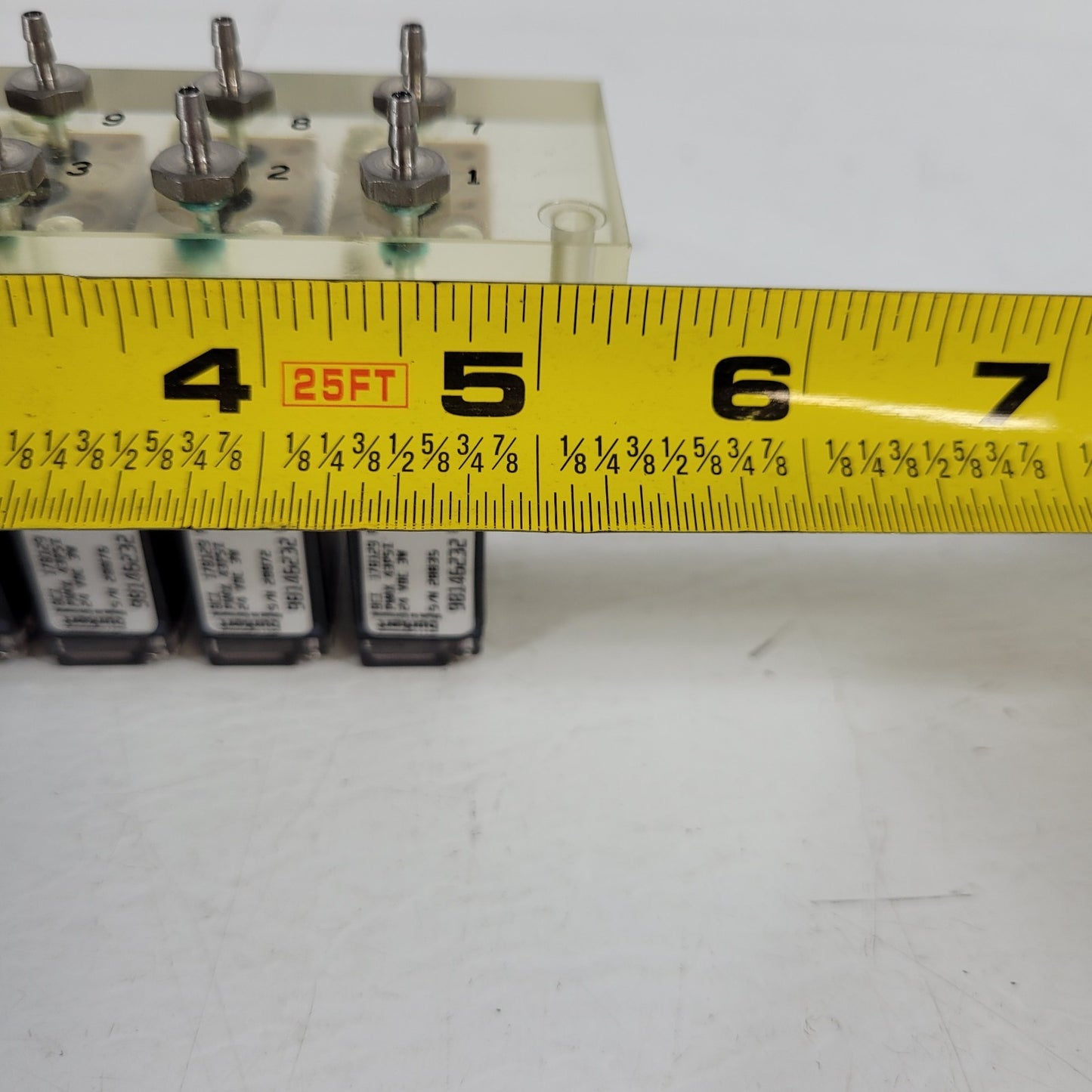 Burkert 625062 UC8MM 6 Station NC Solenoid Valve Manifold 24VDC 3W 43psi 178128