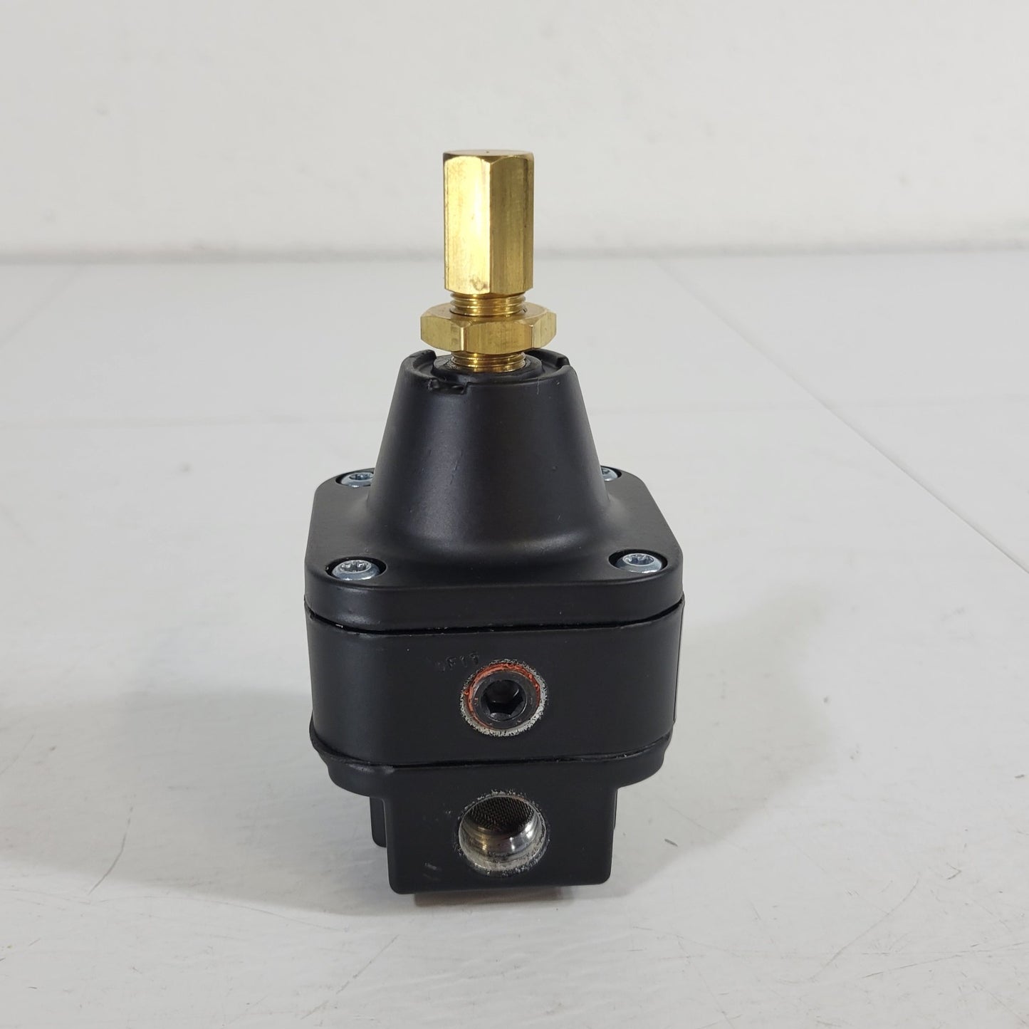 Beckman Coulter GCC 5365 Precision Pressure Regulator Inlet 150psi Outlet 10psi