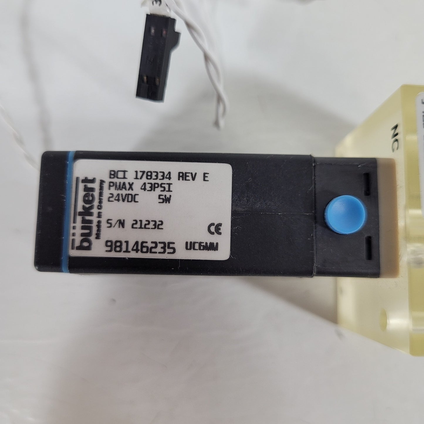 Burkert 178334 Solenoid Valve 625059 Manifold 24VDC 5W 43psi Max NC Operation