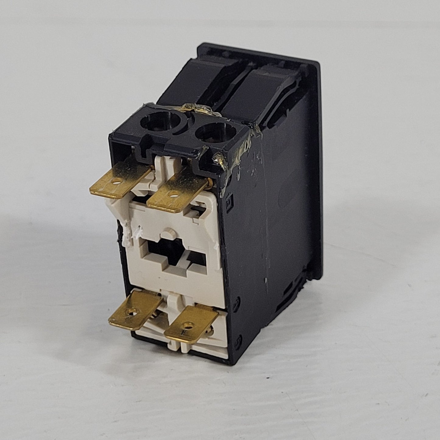 Schurter TA45-ABDBL100C0 Breaker Power Switch 10A 240VAC Panel Mount Snap-In