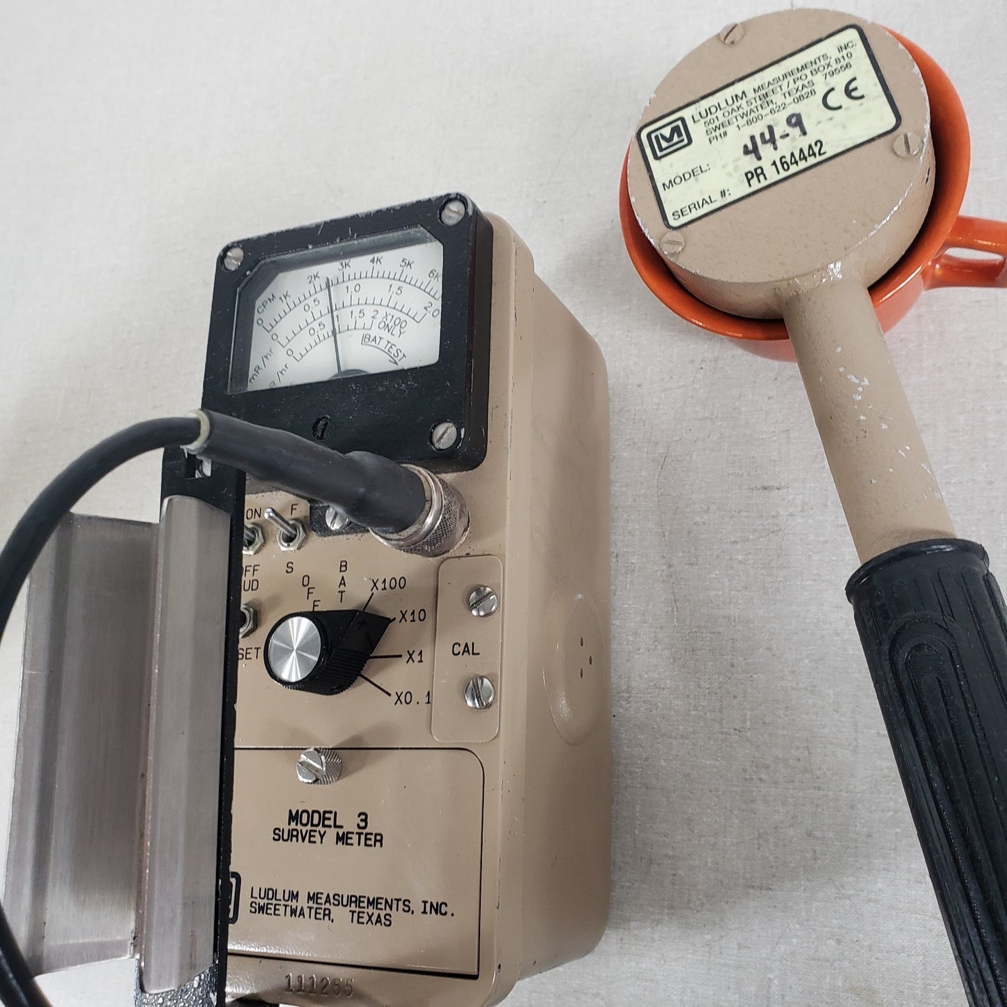 TESTED Ludlum Model 3 Radiation Survey Meter Geiger Counter w 44-9 Pancake Probe