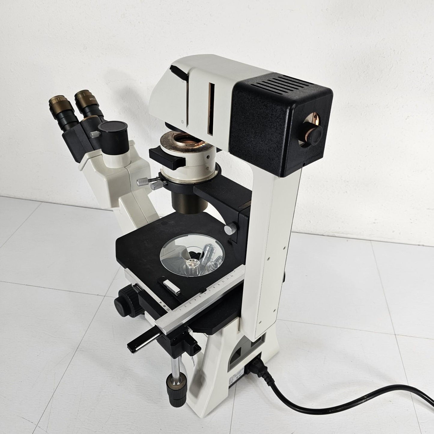 TESTED- VWR 89404-462 Trinocular Inverted Phase Contrast Microscope w Objectives