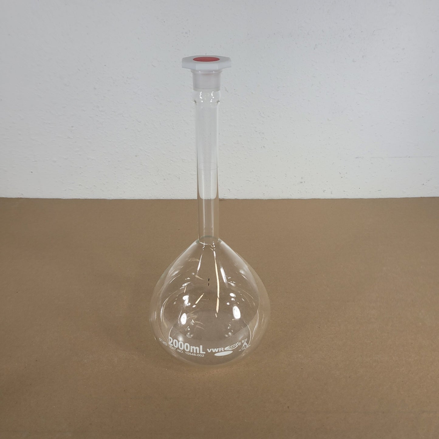 VWR 10546-002 2000mL (2L) Borosilicate Glass Volumetric Flask w/ Stopper