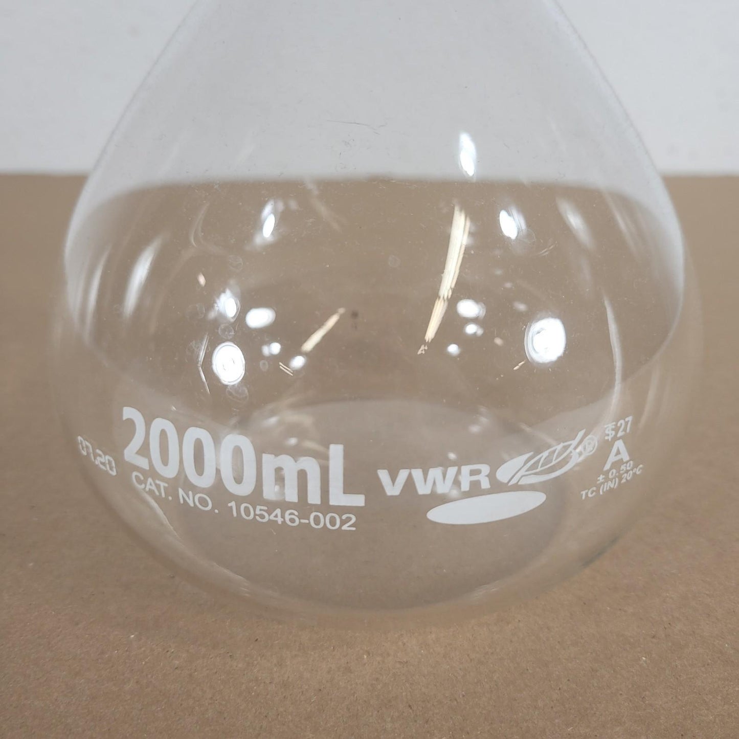 VWR 10546-002 2000mL (2L) Borosilicate Glass Volumetric Flask w/ Stopper