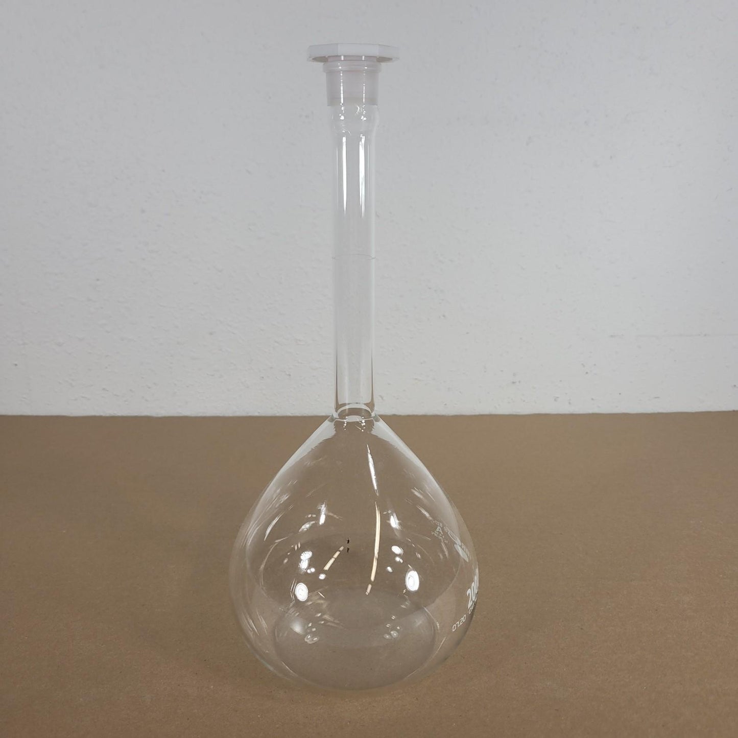 VWR 10546-002 2000mL (2L) Borosilicate Glass Volumetric Flask w/ Stopper