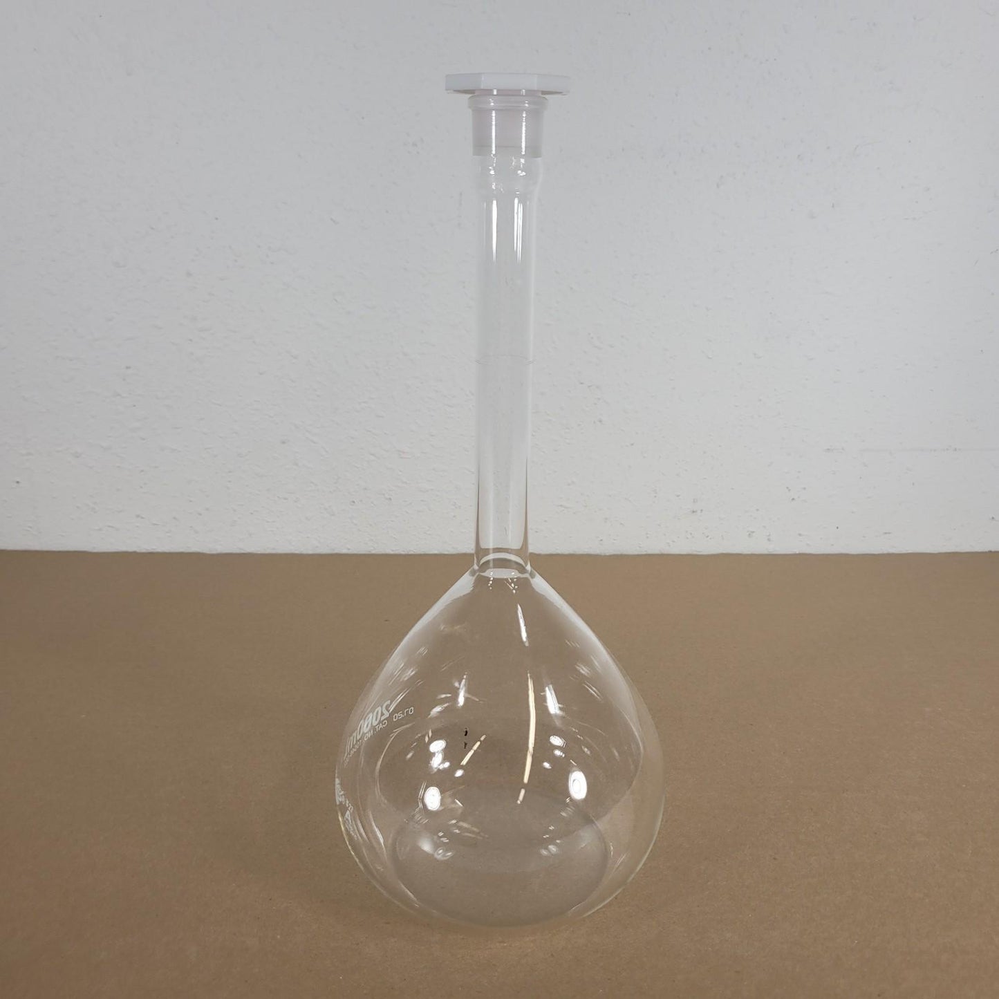 VWR 10546-002 2000mL (2L) Borosilicate Glass Volumetric Flask w/ Stopper