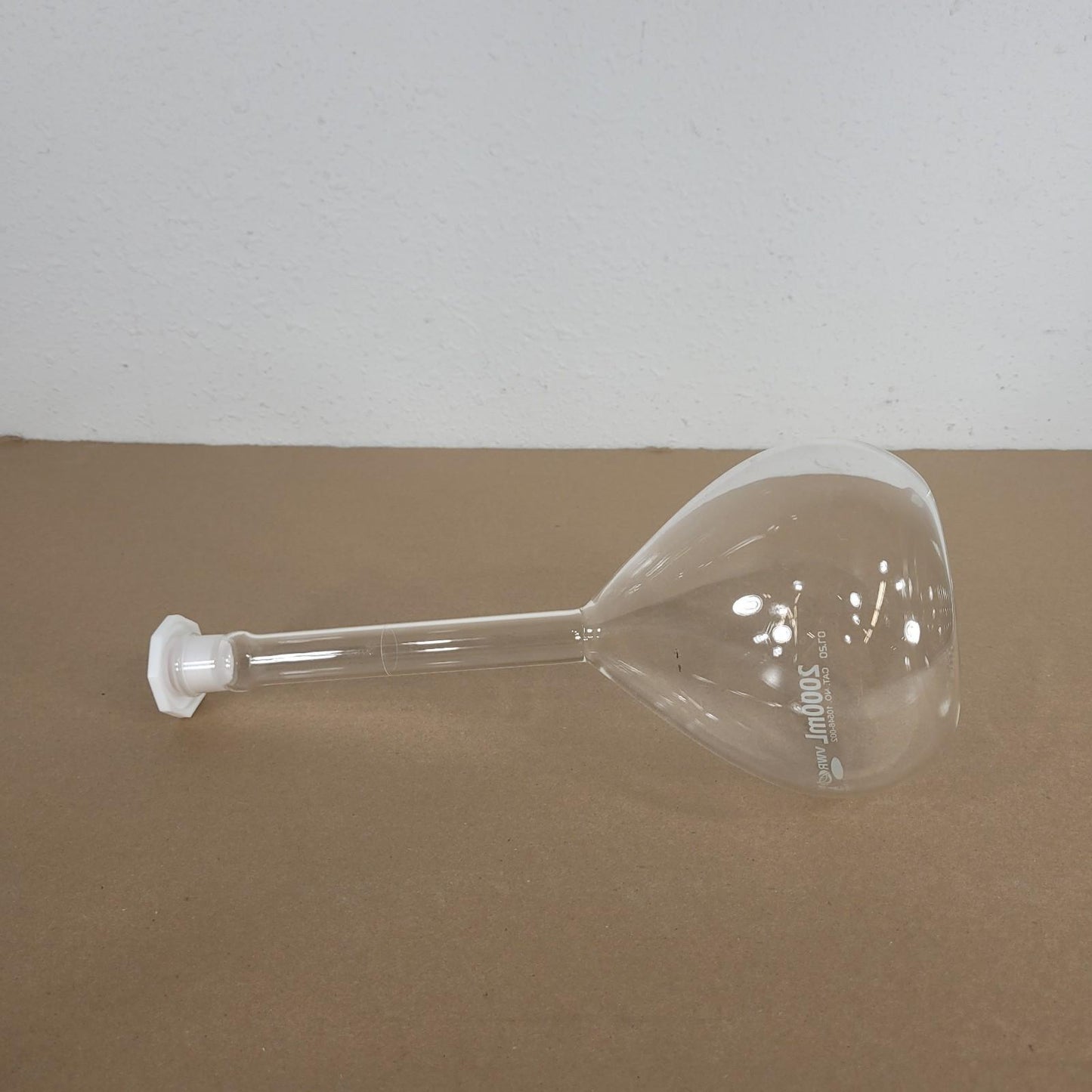 VWR 10546-002 2000mL (2L) Borosilicate Glass Volumetric Flask w/ Stopper