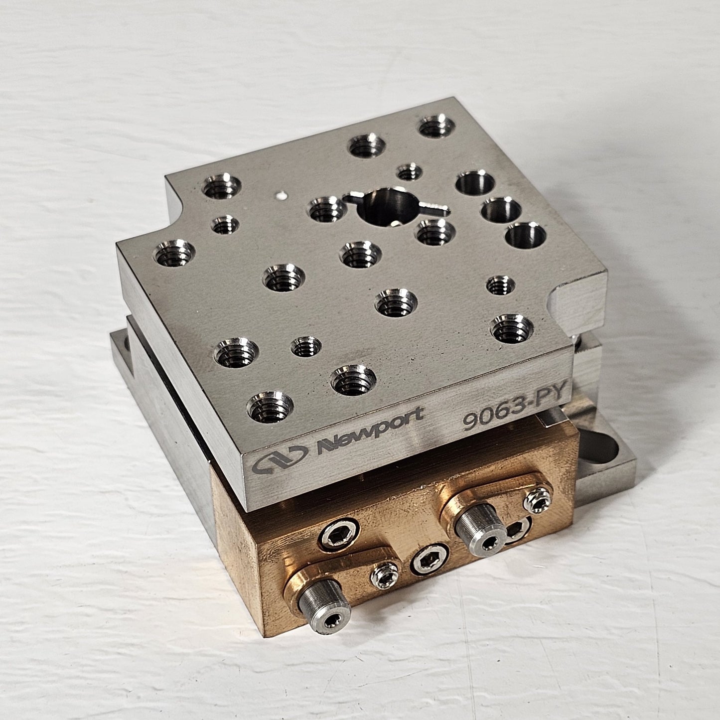 Newport 9063-PY Precision Two-Axis Tilt platform Stage 65x65mm 2° Rotation