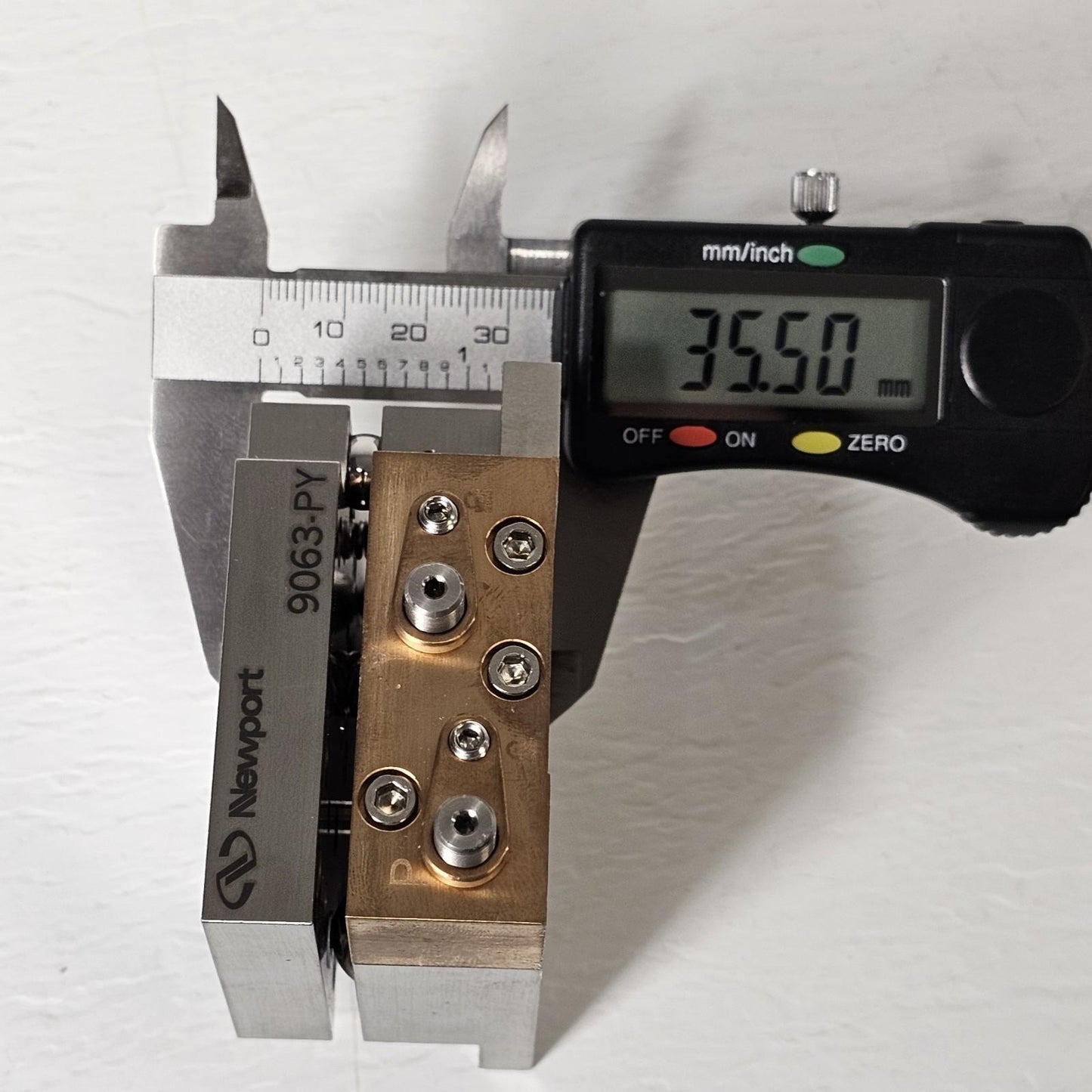 Newport 9063-PY Precision Two-Axis Tilt platform Stage 65x65mm 2° Rotation