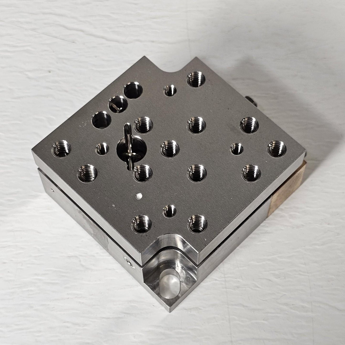 Newport 9063-PY Precision Two-Axis Tilt platform Stage 65x65mm 2° Rotation