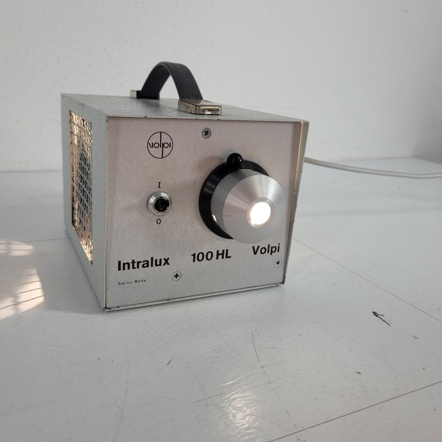 Volpi Intralux 100HL Portable Fiber Optic Illuminator Light Source 120V 50/60Hz