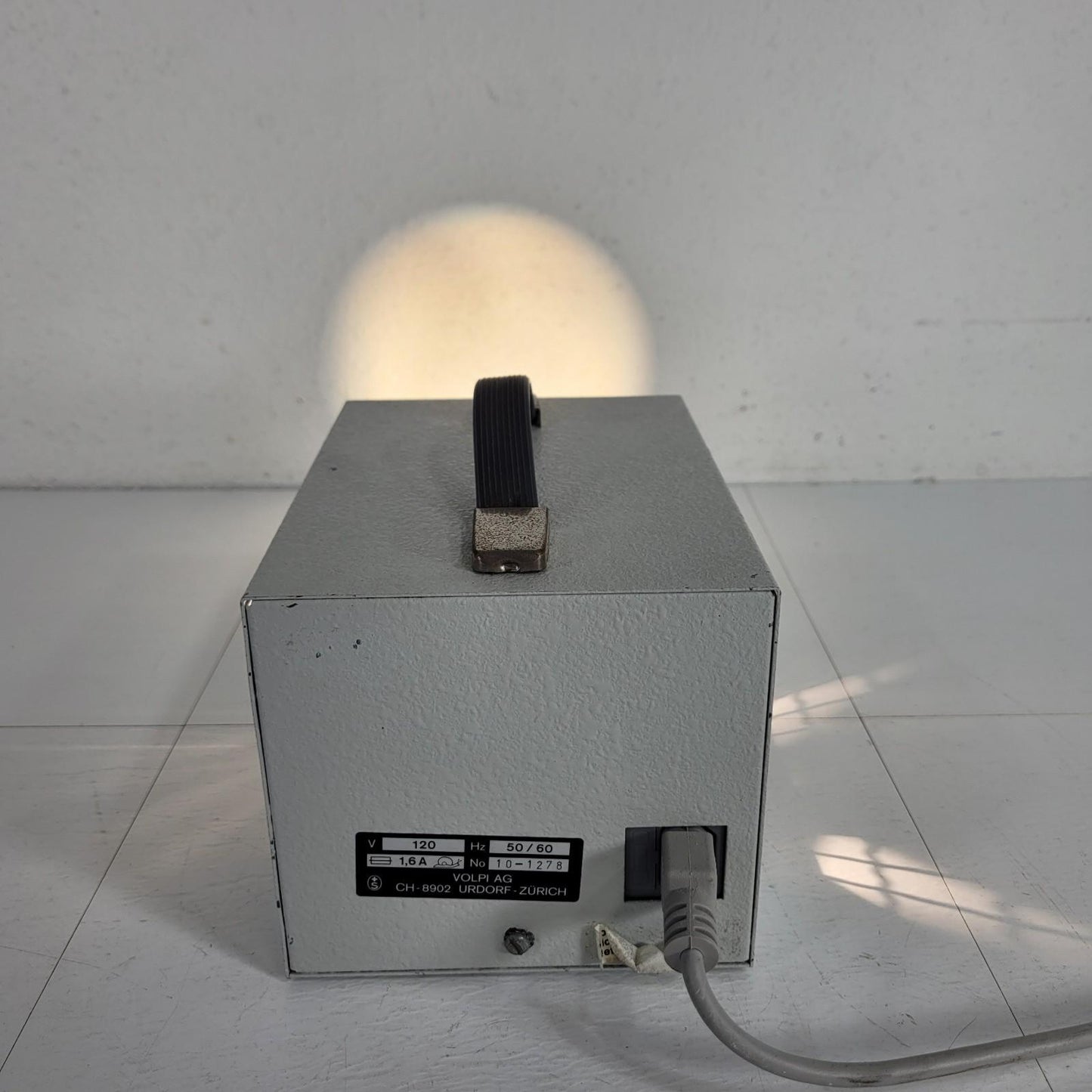 Volpi Intralux 100HL Portable Fiber Optic Illuminator Light Source 120V 50/60Hz