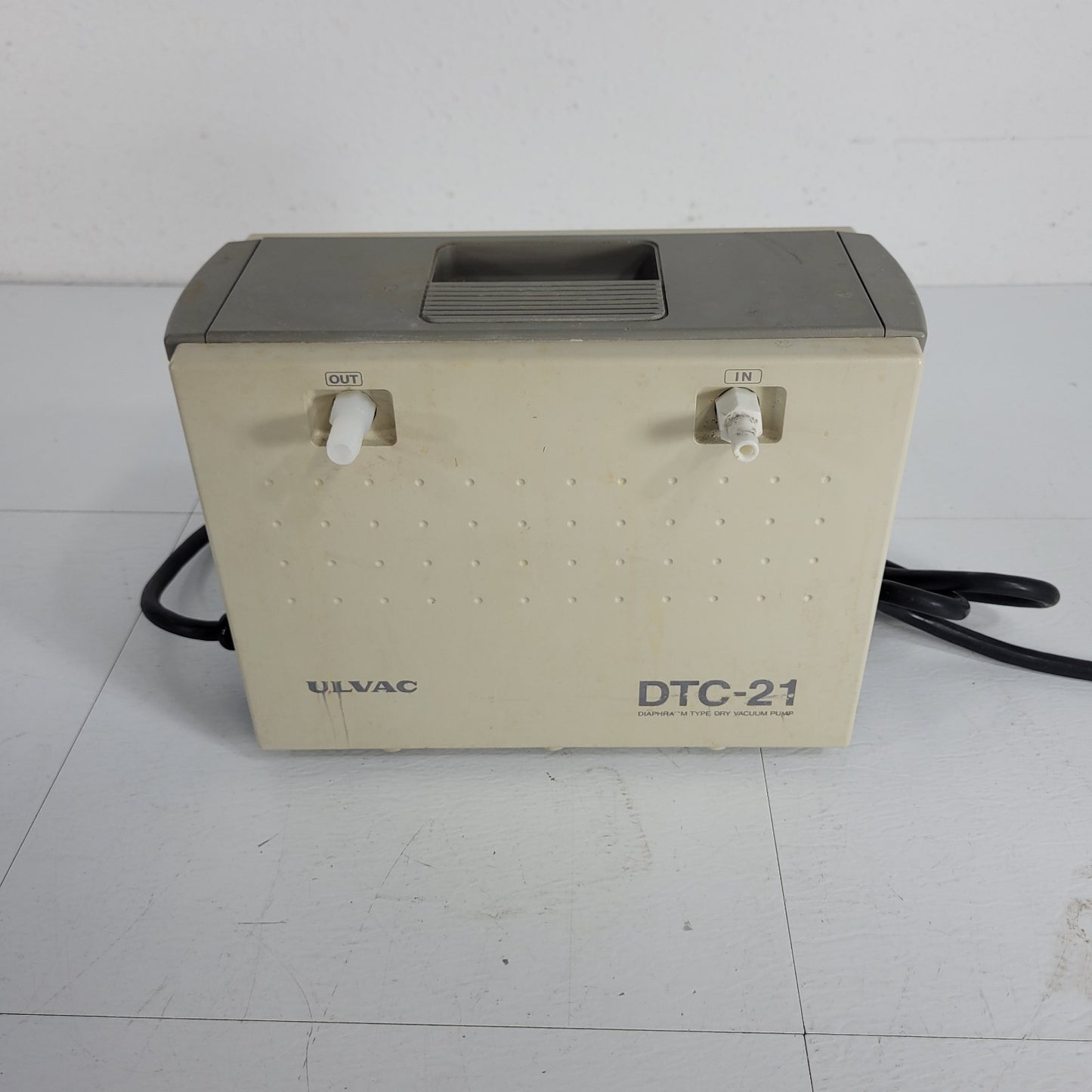 ULVAC DTC-21 Chemical Resistant Diaphragm Type Dry Vacuum Pump 24 L/min Speed