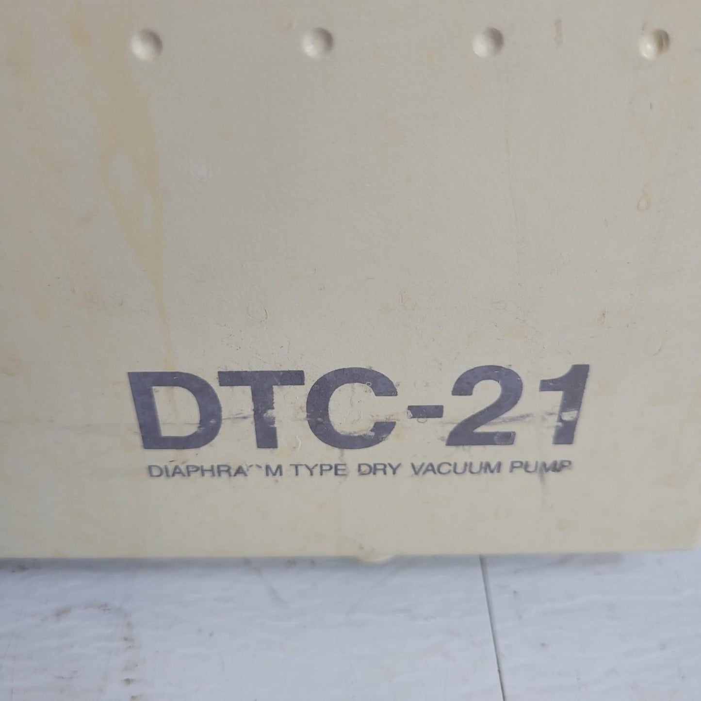 ULVAC DTC-21 Chemical Resistant Diaphragm Type Dry Vacuum Pump 24 L/min Speed