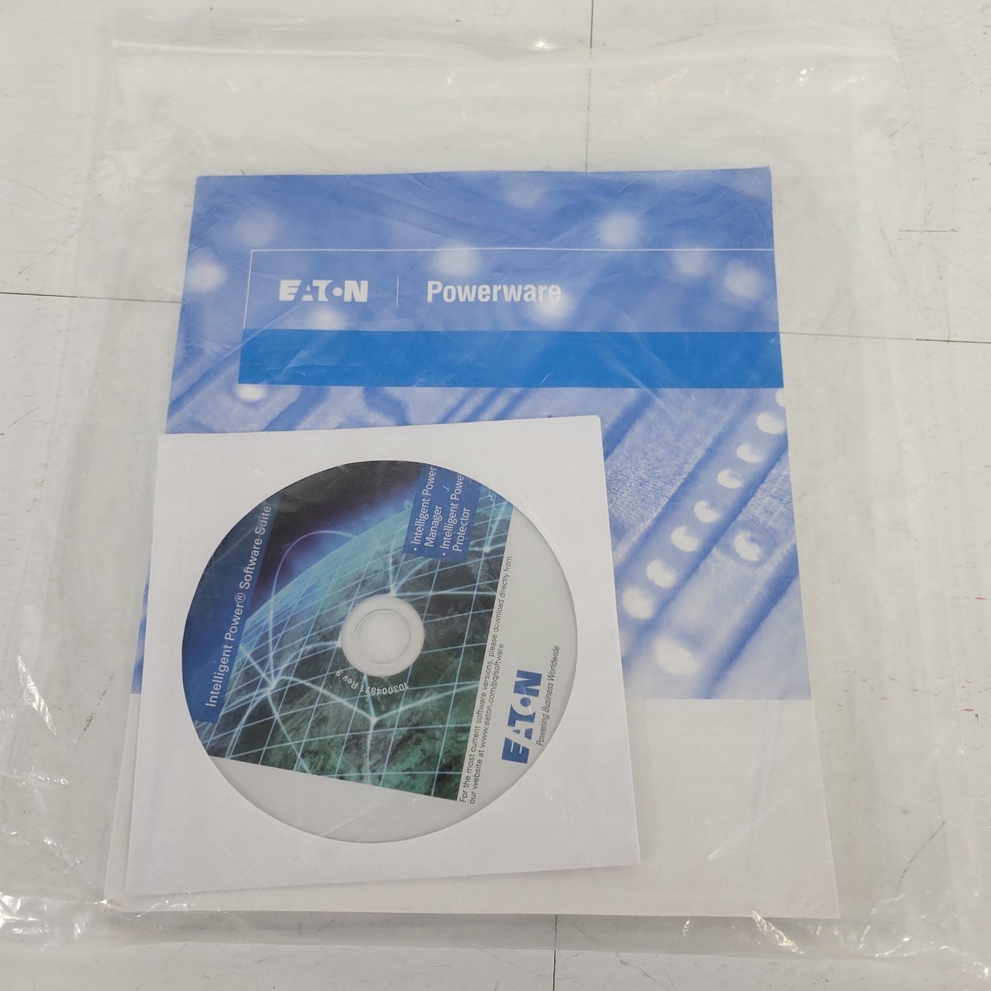 Eaton 103004871 Software CD Rev 9 & 164201718 9130 UPS 700 VA/3kV Users Guide