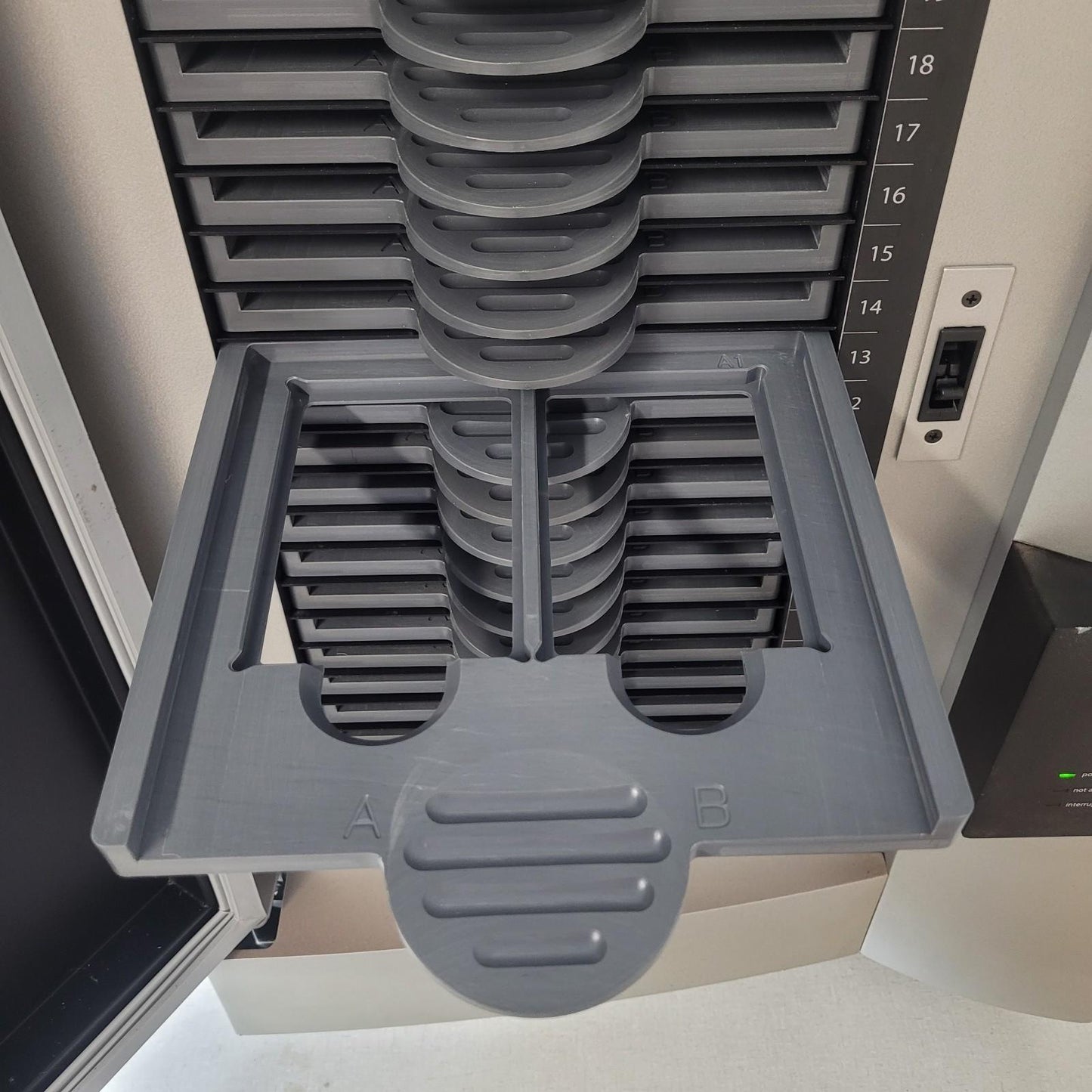 Biolog 71000 Omnilog Microbial Phenotypic Characterization System w/ Control PC