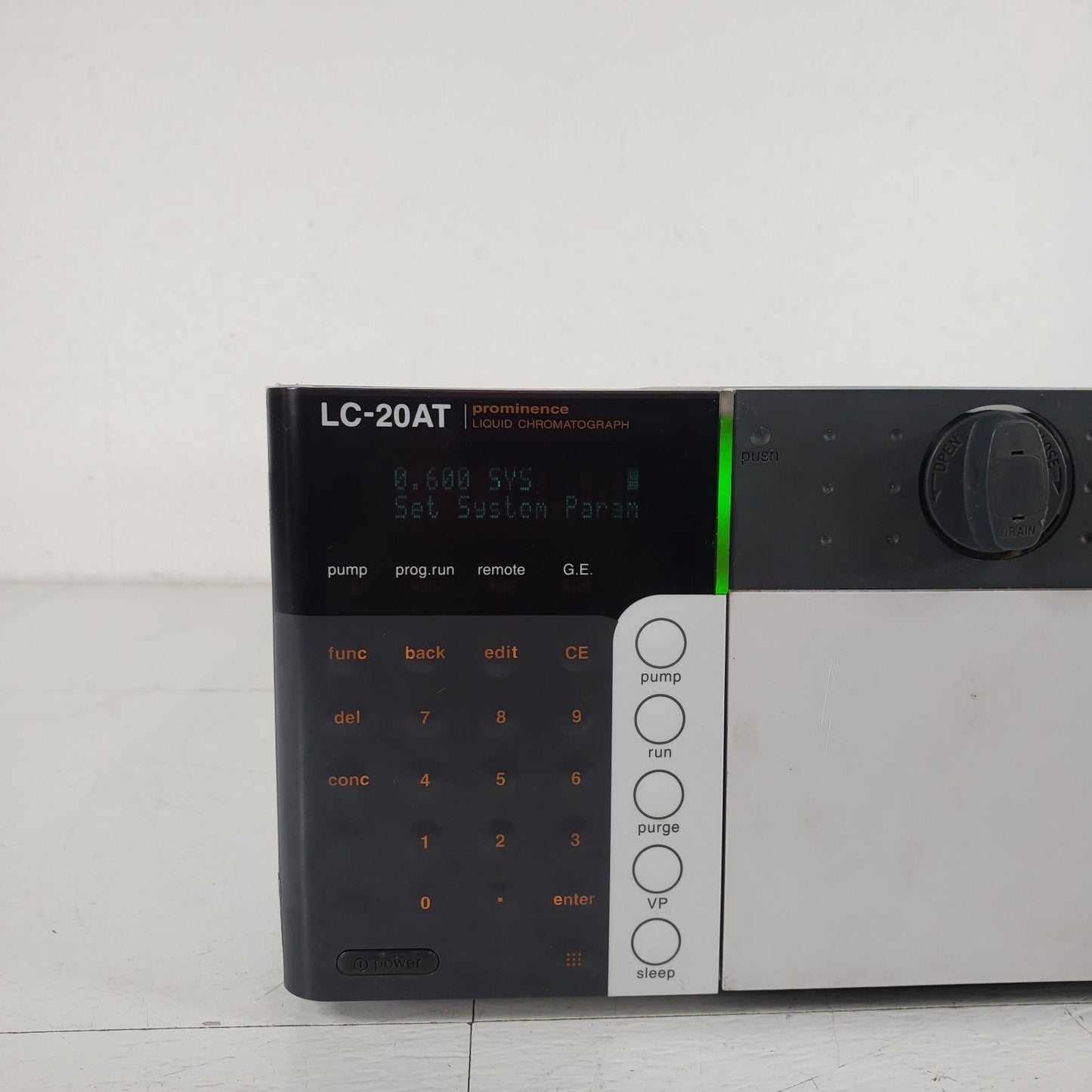 Shimadzu LC-20AT Prominence HPLC Liquid Chromatograph Pump 228-45001-32