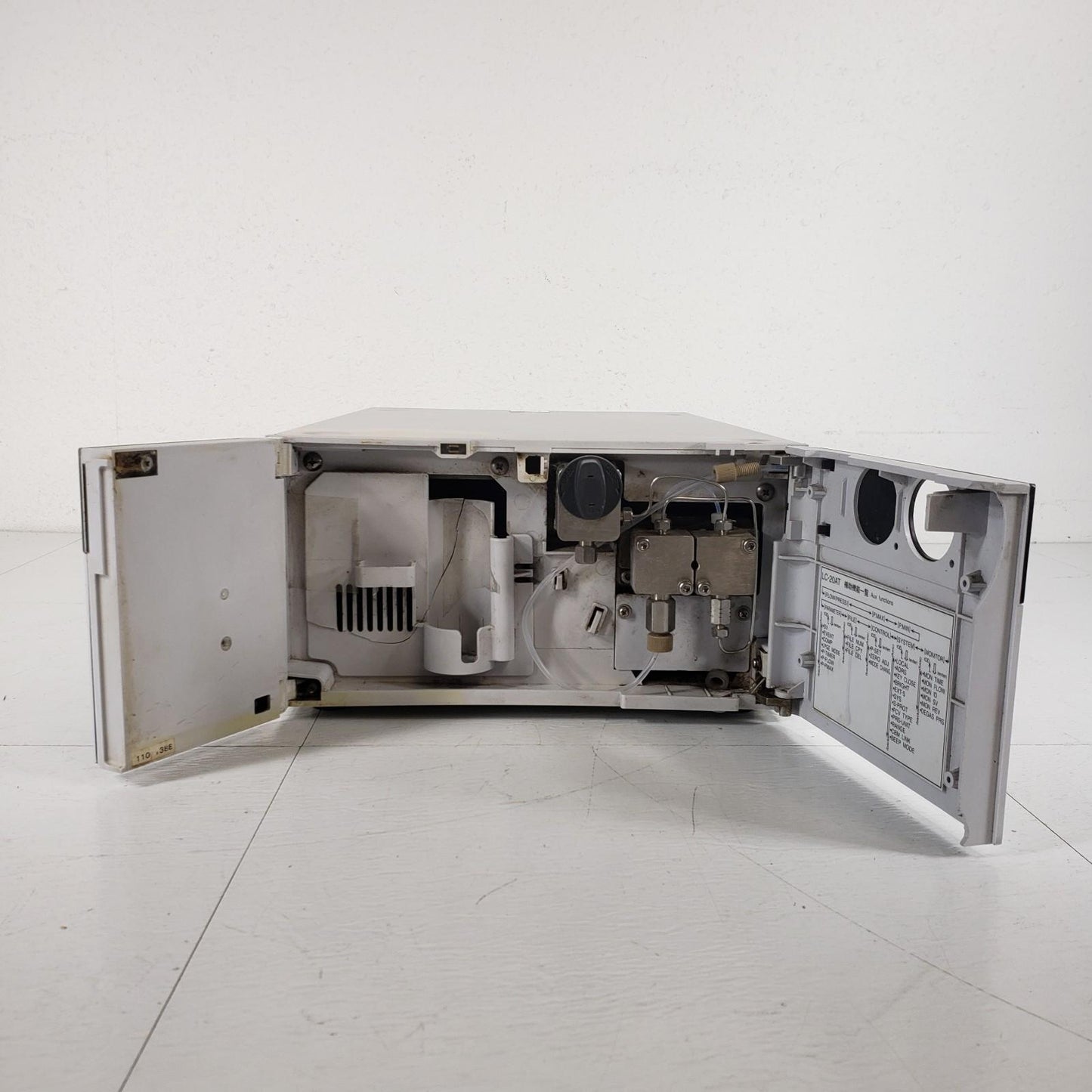 Shimadzu LC-20AT Prominence HPLC Liquid Chromatograph Pump 228-45001-32