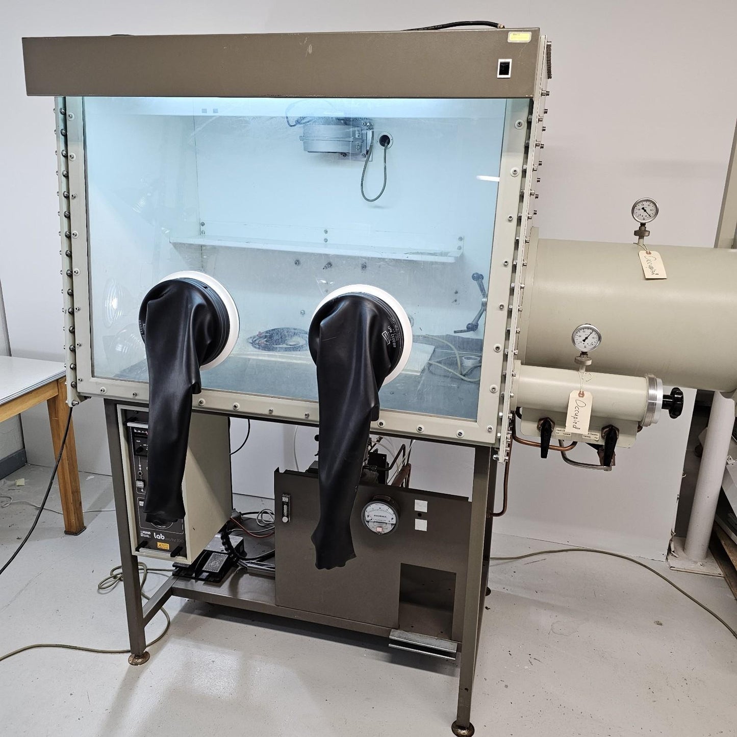 MBRAUN IT Labmaster 100 LM Laboratory Inert Gas Air-Free Glovebox Workstation