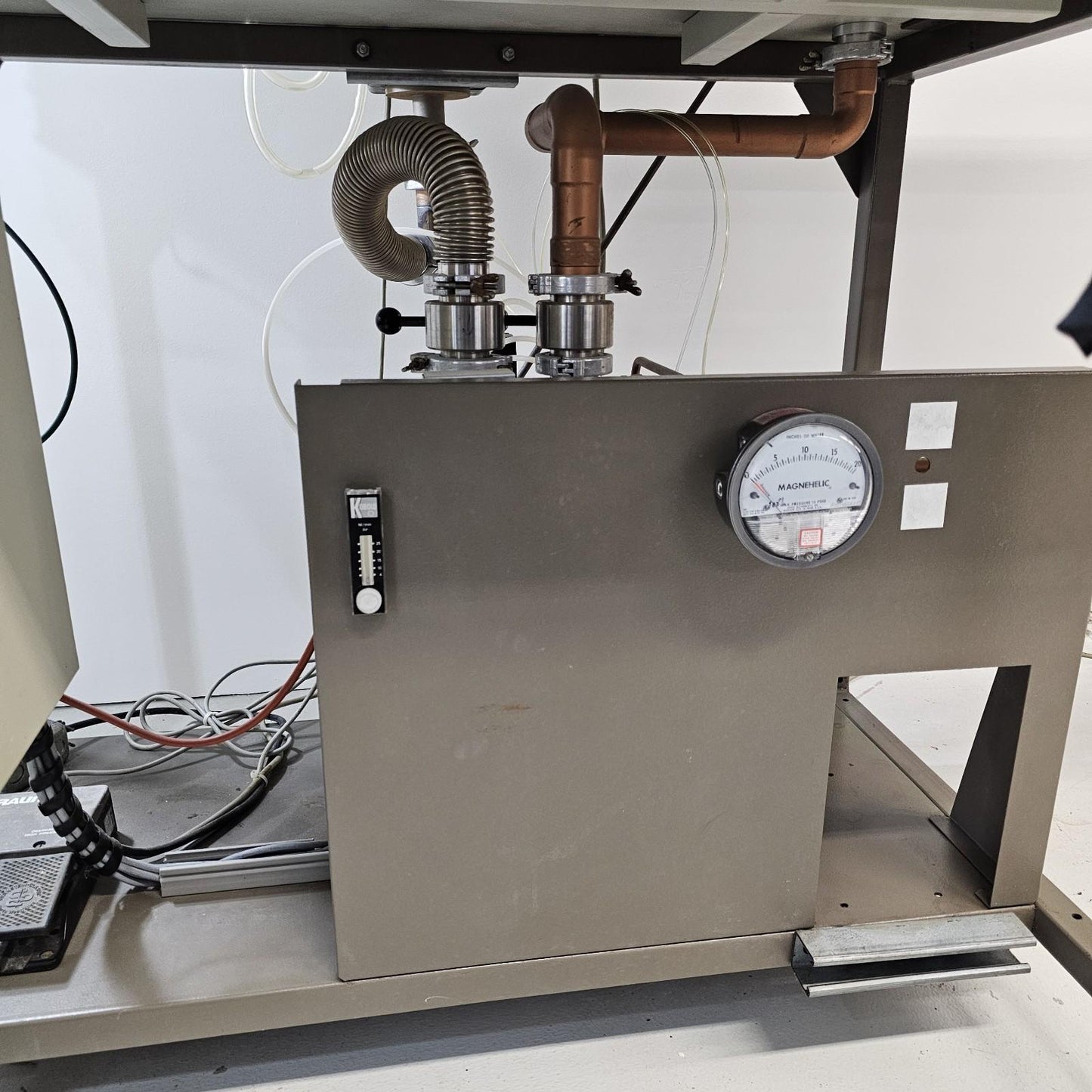 MBRAUN IT Labmaster 100 LM Laboratory Inert Gas Air-Free Glovebox Workstation