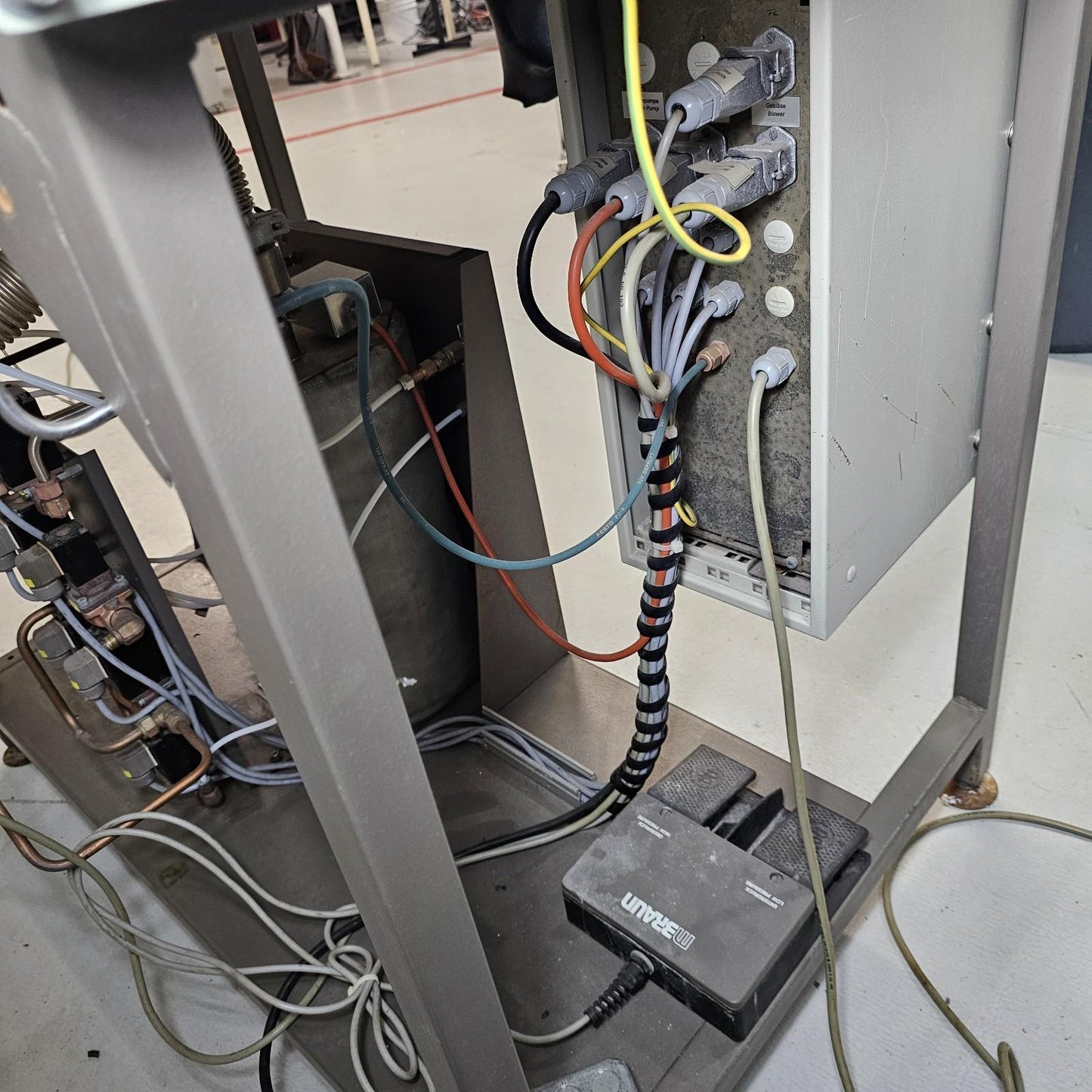 MBRAUN IT Labmaster 100 LM Laboratory Inert Gas Air-Free Glovebox Workstation