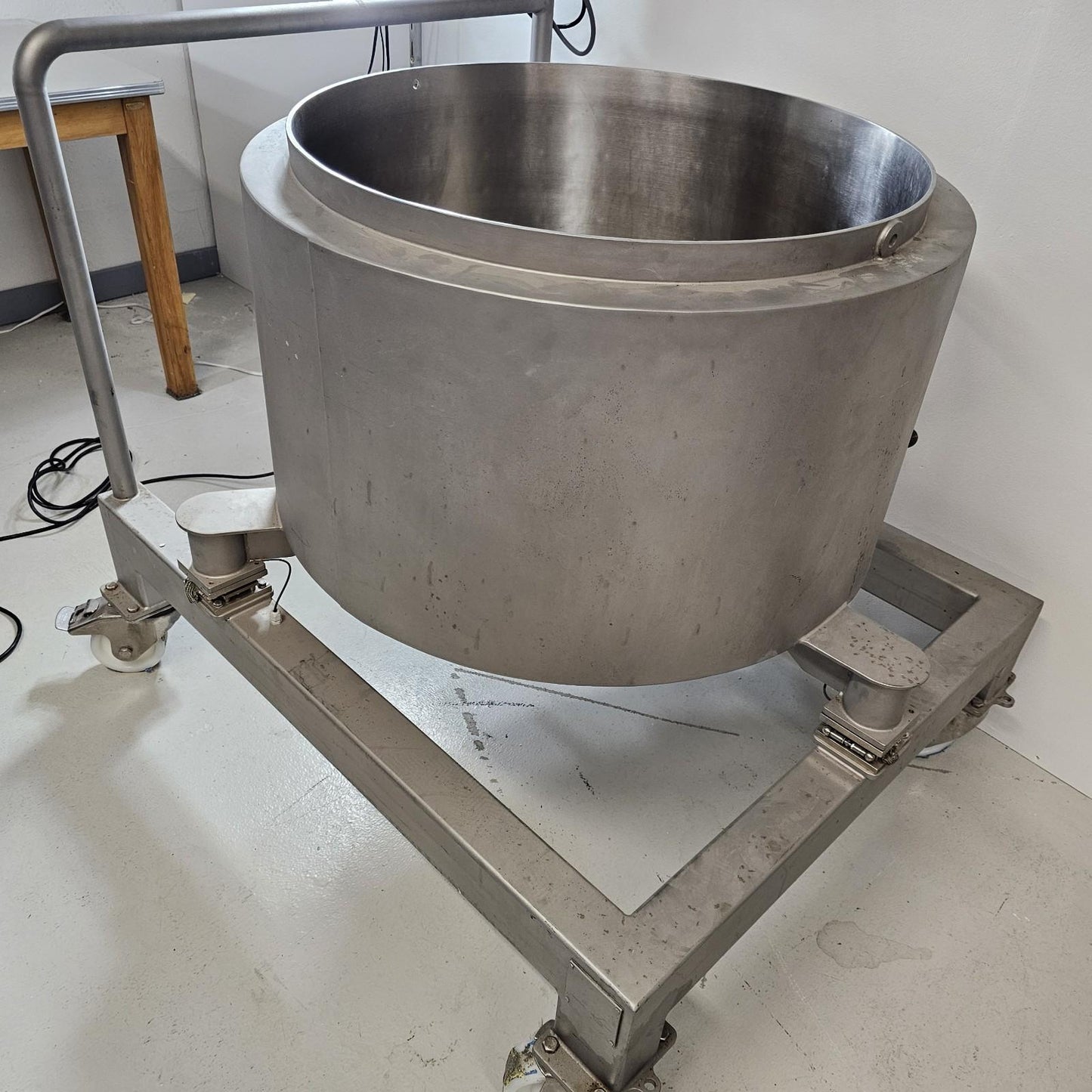 PALL Life Sciences 200L Jacketed Tank SS 304L Single Use Mixer LEV200JR420SLC