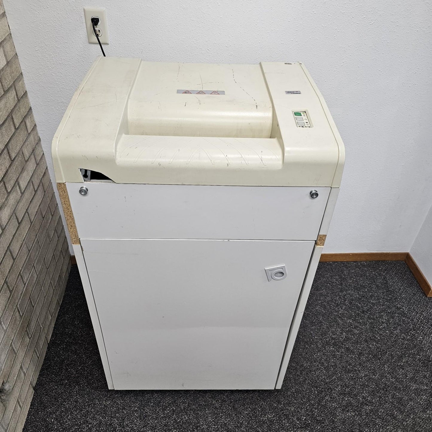Dahle 20396 KC High Capacity Paper Shredder P4 Shredder Paper Safe Security