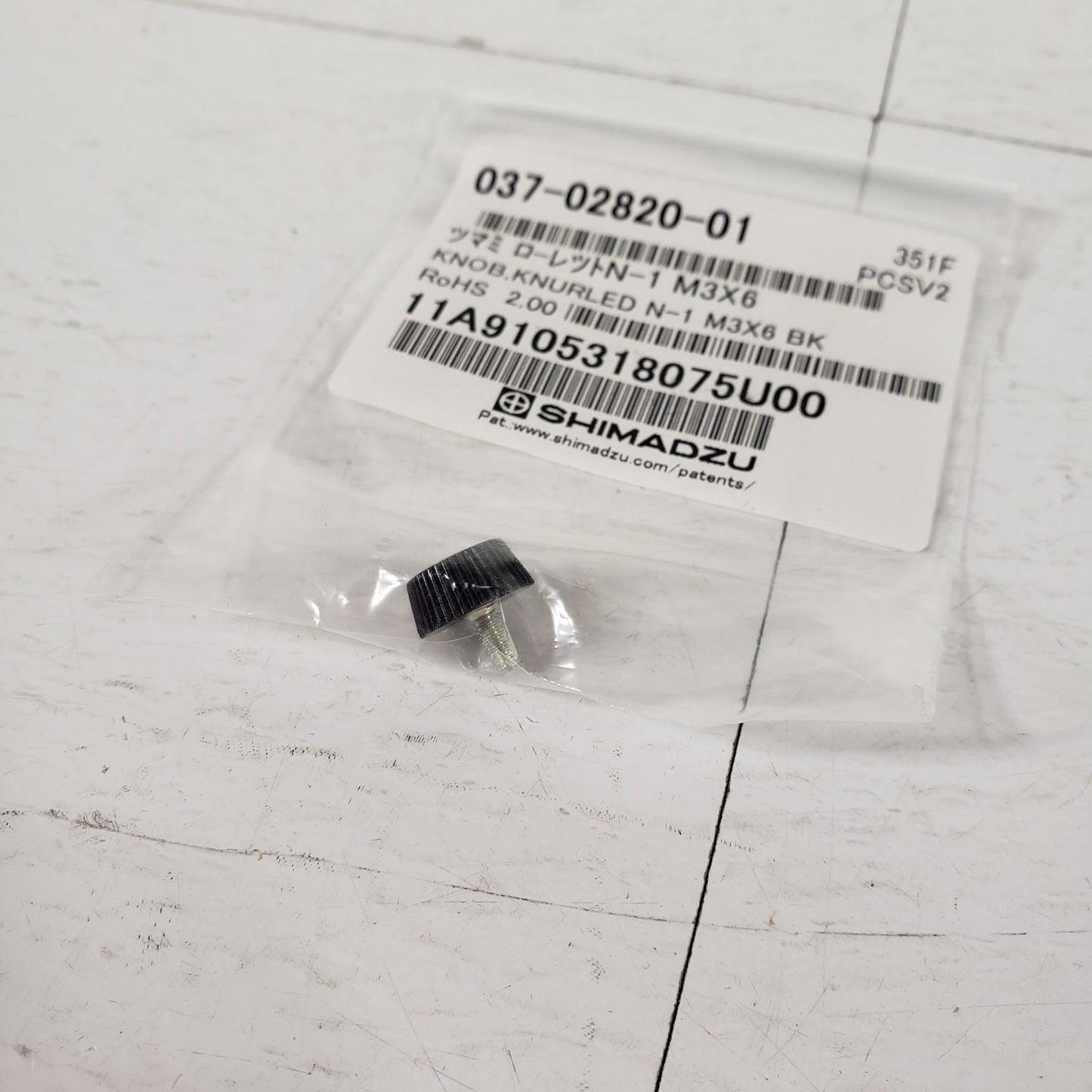 Shimadzu 037-02820-01 Knob, Knurled N-1 M3x6 BK, 1 Piece