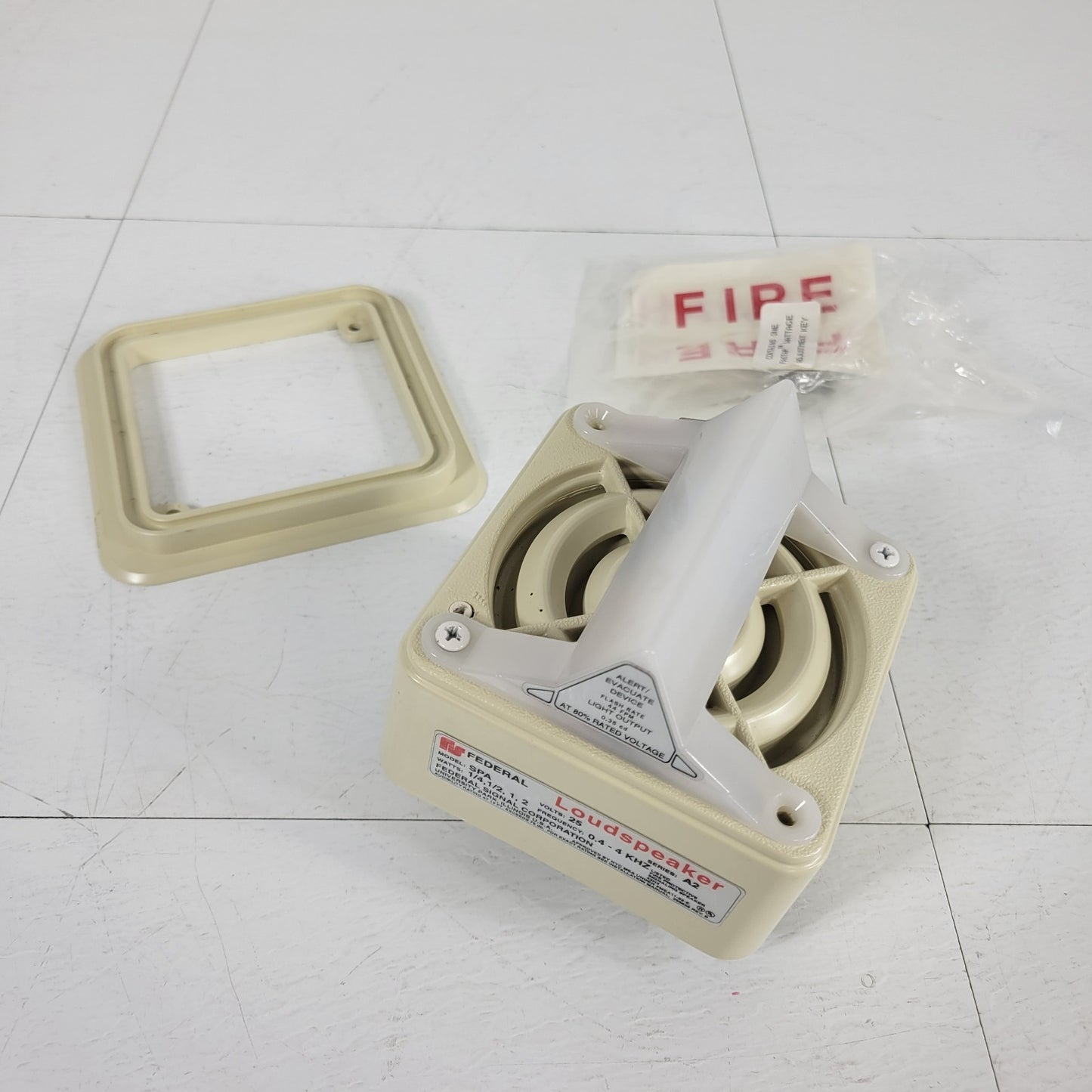 Federal Signal SPAFV25RHB Loudspeaker Fire Alarm Device Beige 25V w/ Mount Plate