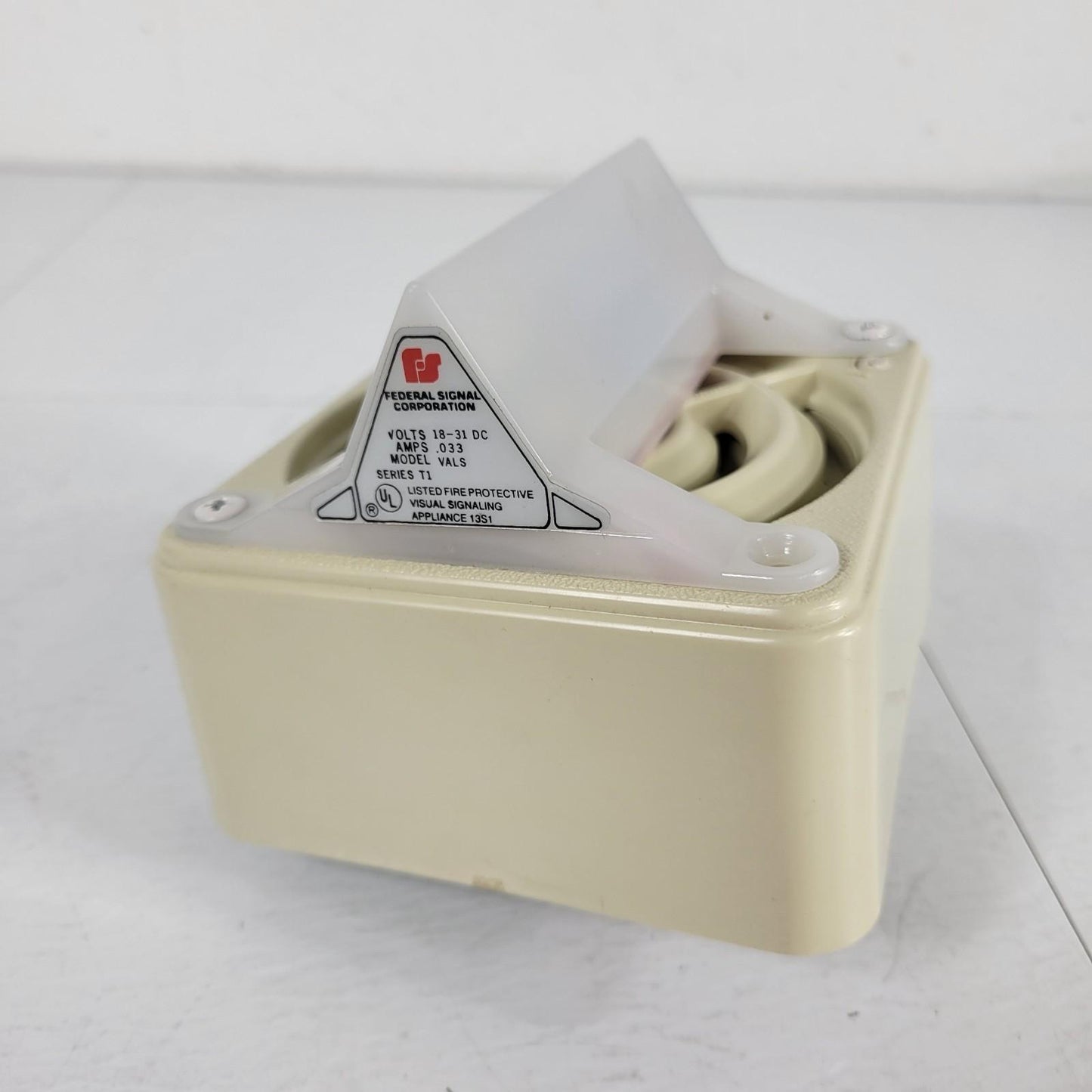 Federal Signal SPAFV25RHB Loudspeaker Fire Alarm Device Beige 25V w/ Mount Plate