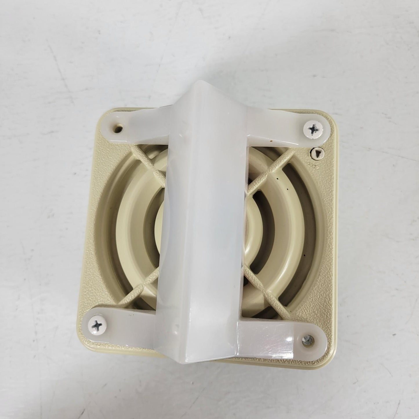 Federal Signal SPAFV25RHB Loudspeaker Fire Alarm Device Beige 25V w/ Mount Plate