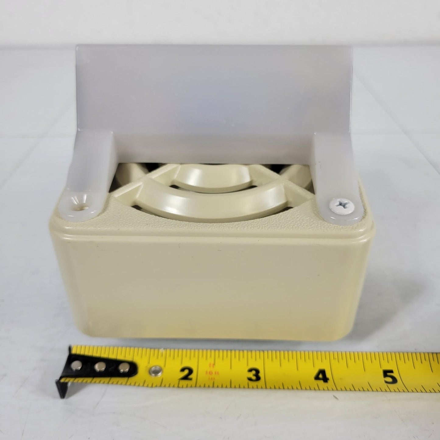 Federal Signal SPAFV25RHB Loudspeaker Fire Alarm Device Beige 25V w/ Mount Plate