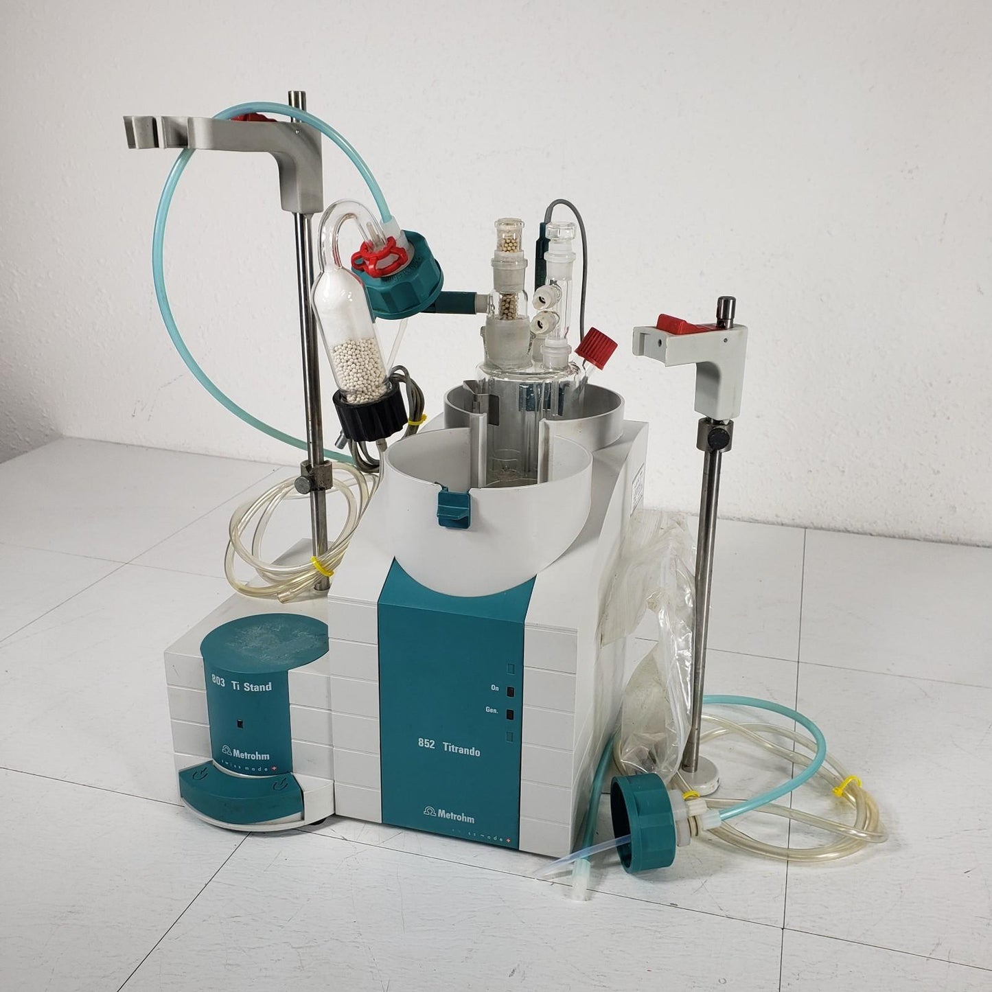 Metrohm 852 Titrando and 803 Ti Stand with Assorted Glassware, Tubing, and Rods
