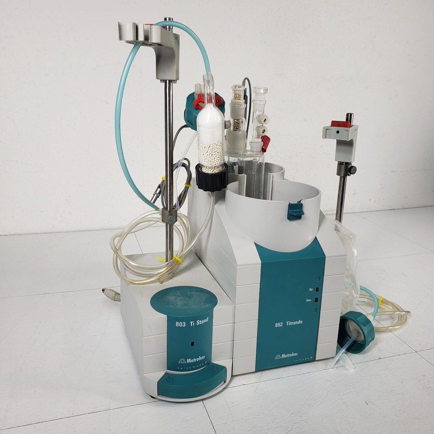 Metrohm 852 Titrando and 803 Ti Stand with Assorted Glassware, Tubing, and Rods