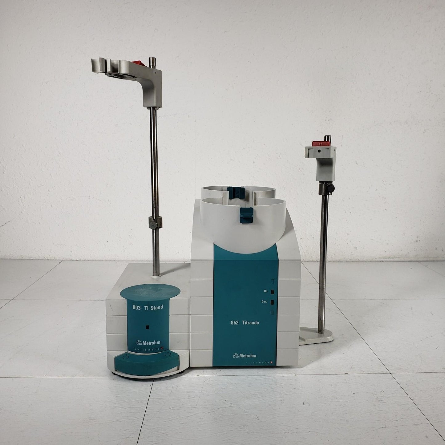 Metrohm 852 Titrando and 803 Ti Stand with Assorted Glassware, Tubing, and Rods