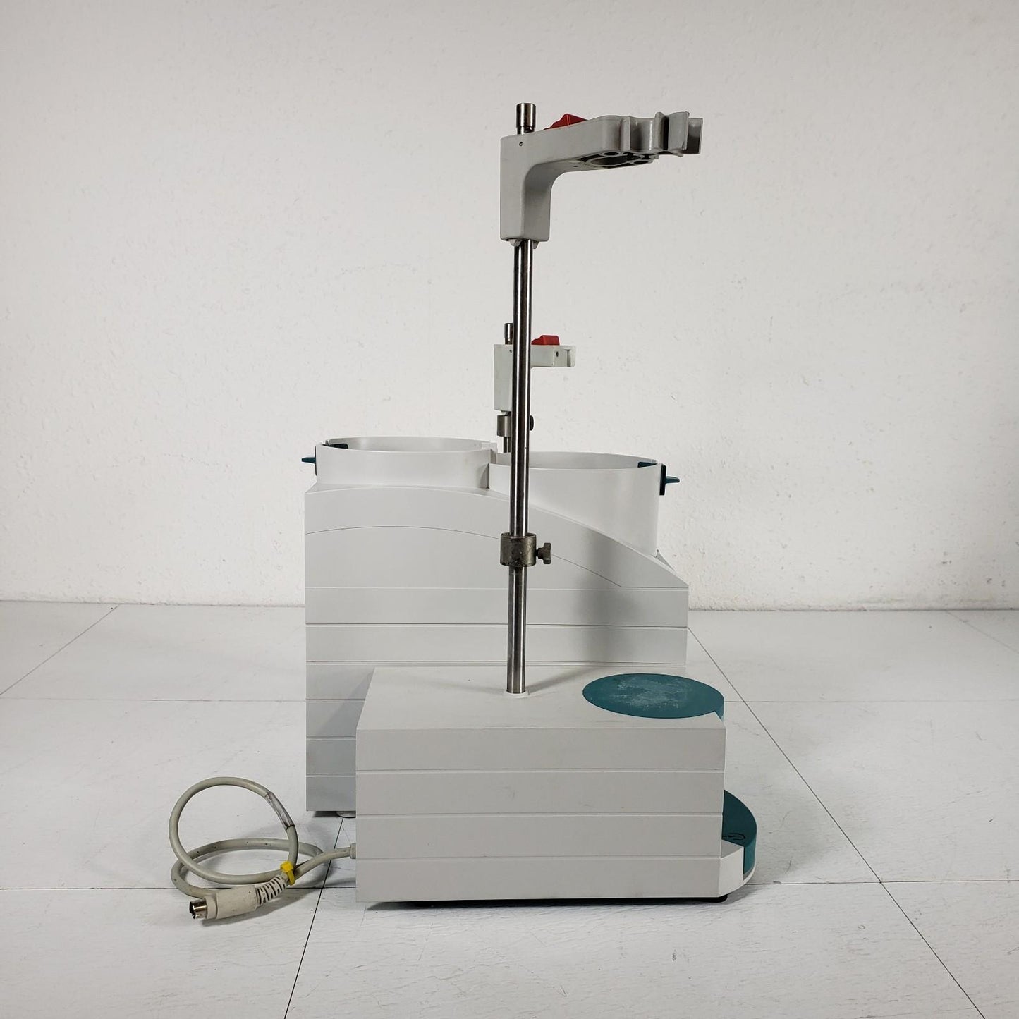 Metrohm 852 Titrando and 803 Ti Stand with Assorted Glassware, Tubing, and Rods