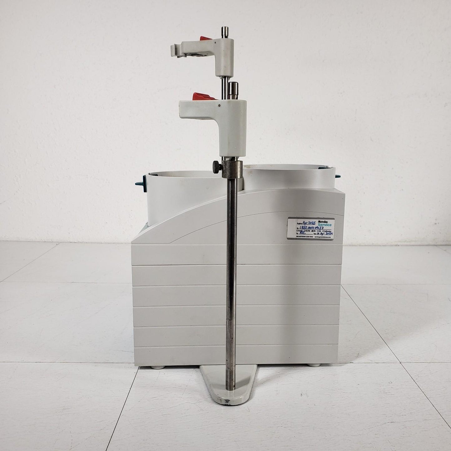 Metrohm 852 Titrando and 803 Ti Stand with Assorted Glassware, Tubing, and Rods