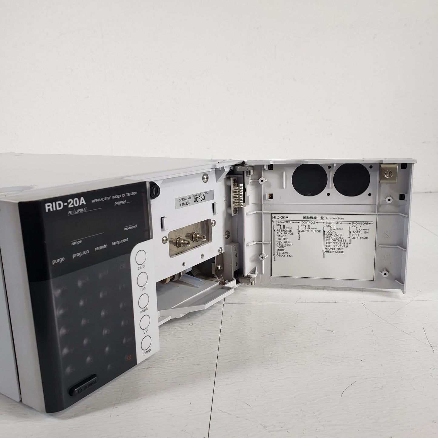 Shimadzu RID-20A Refractive Index Detector 228-45104-42 w/ Certification, Manual